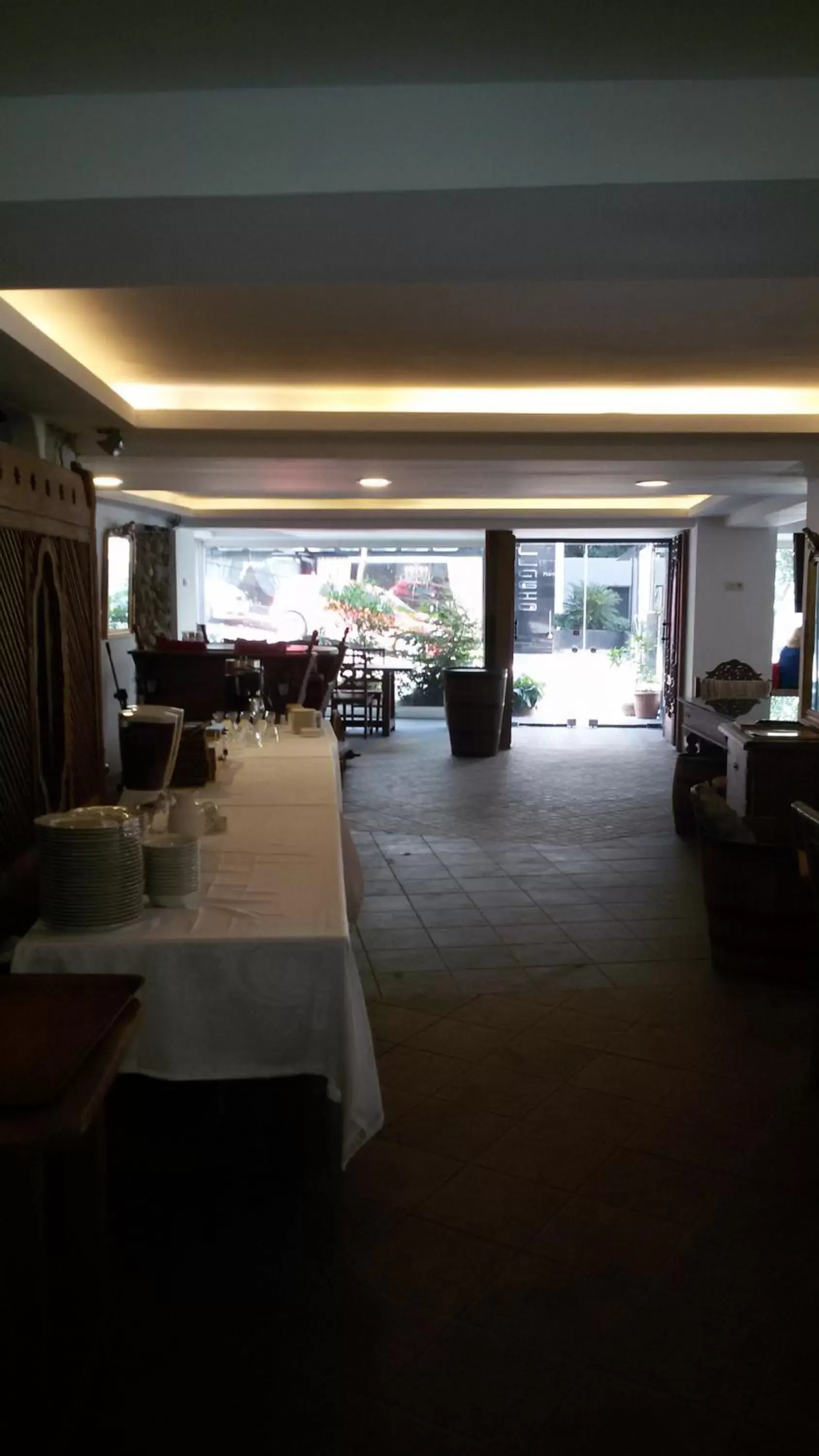 Restaurant/places to eat in Semsan Hotel