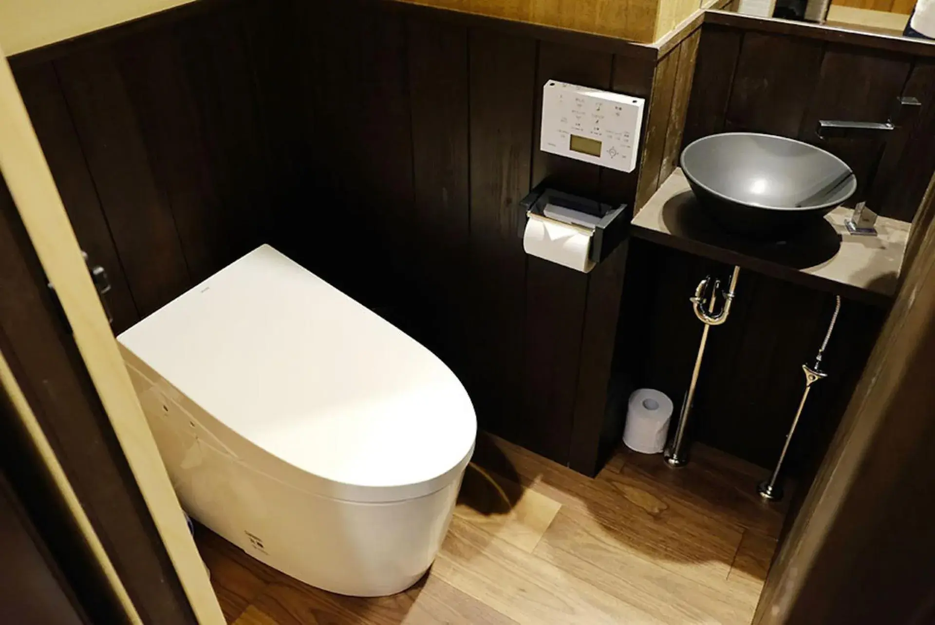 Toilet, Bathroom in Reikaku Kiyomizu Gojo