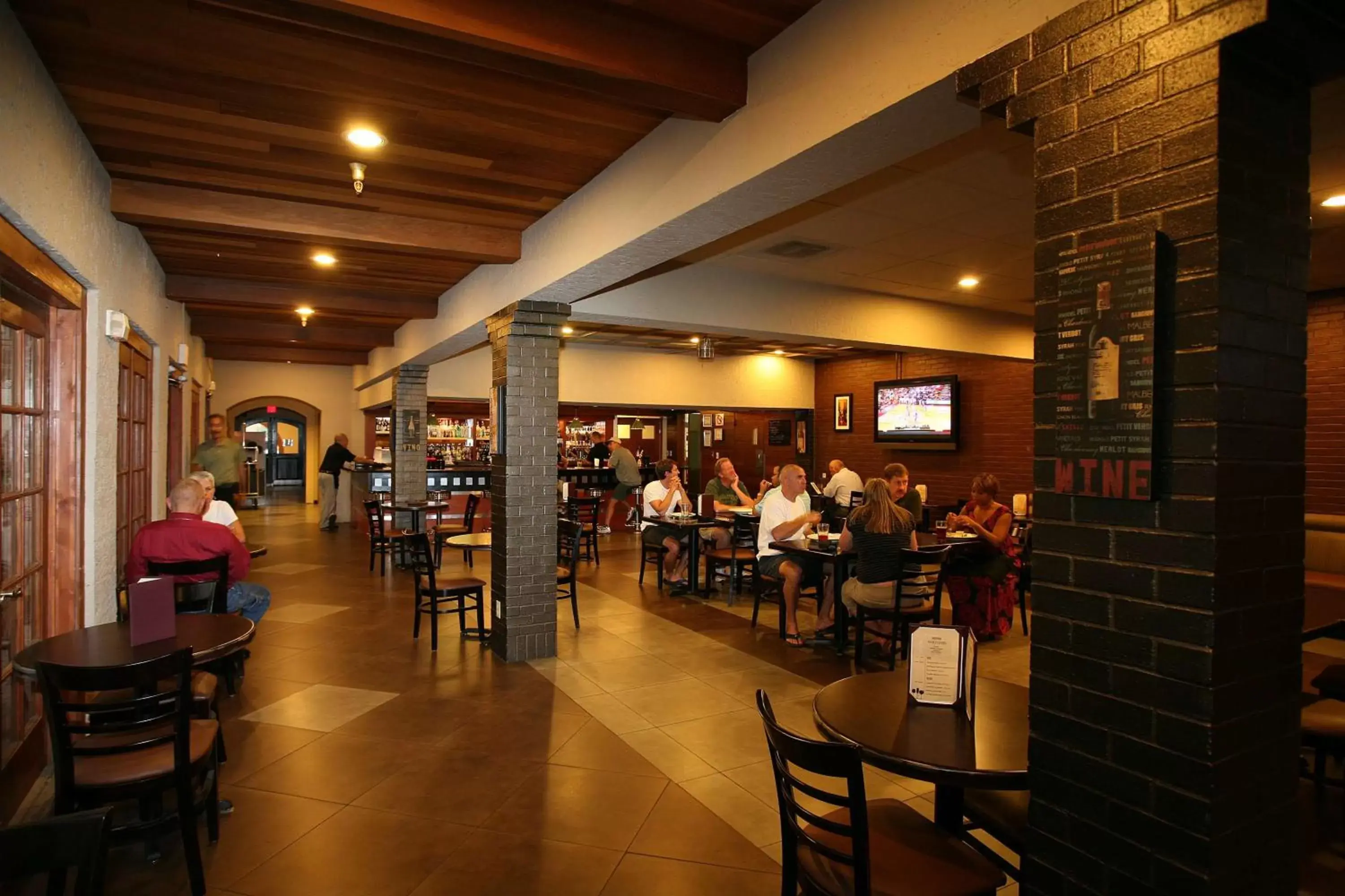 Restaurant/Places to Eat in DoubleTree Suites by Hilton Tucson Airport