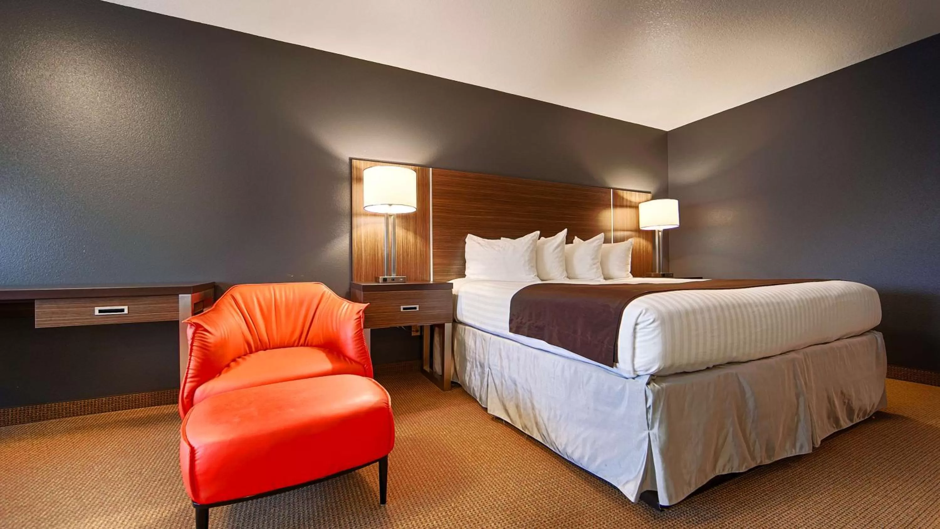 King Room - Disability Access in Inn At The Meadows - Portland - Delta Park - Jantzen Beach