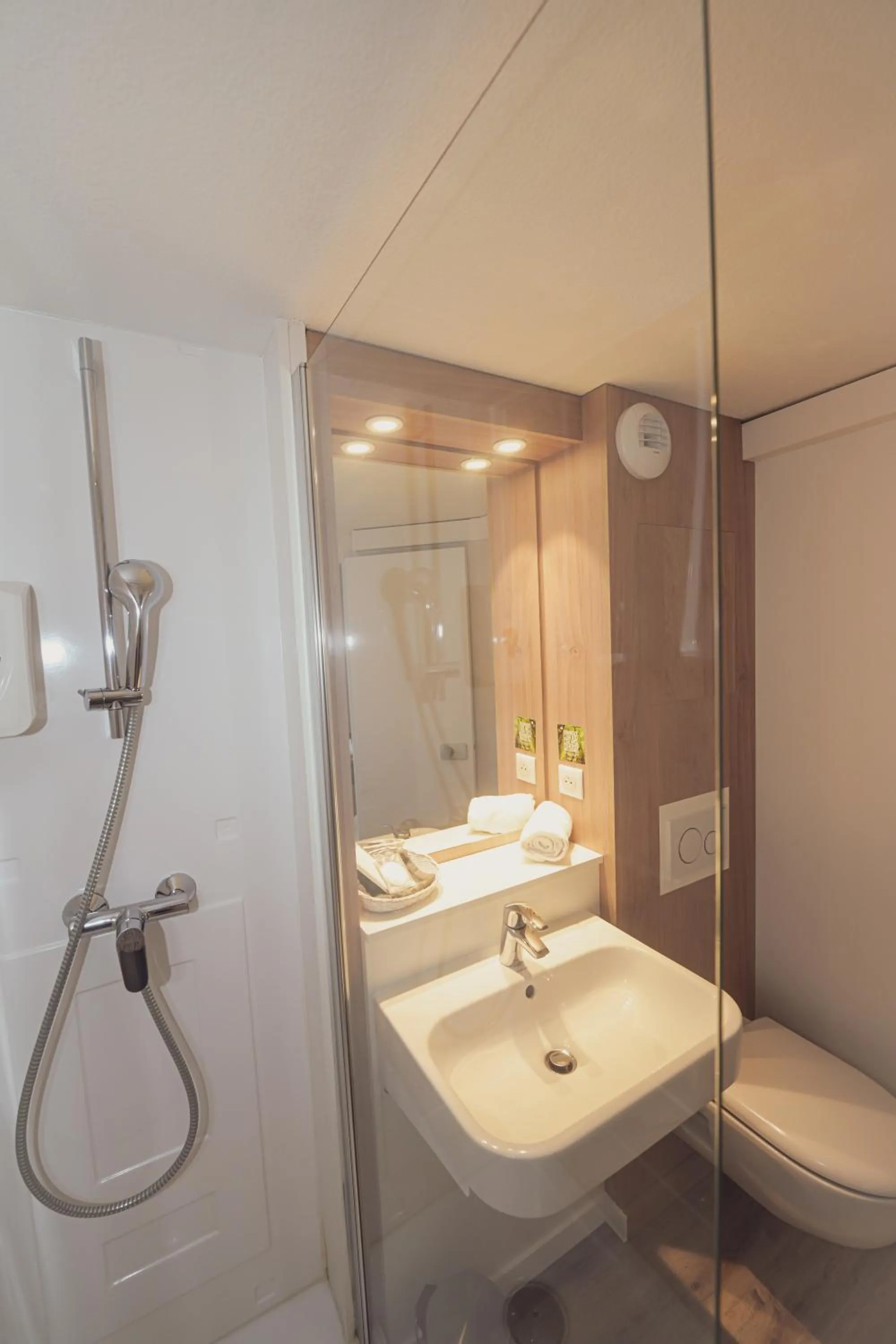 Bathroom in Logis Hôtel Angers Sud