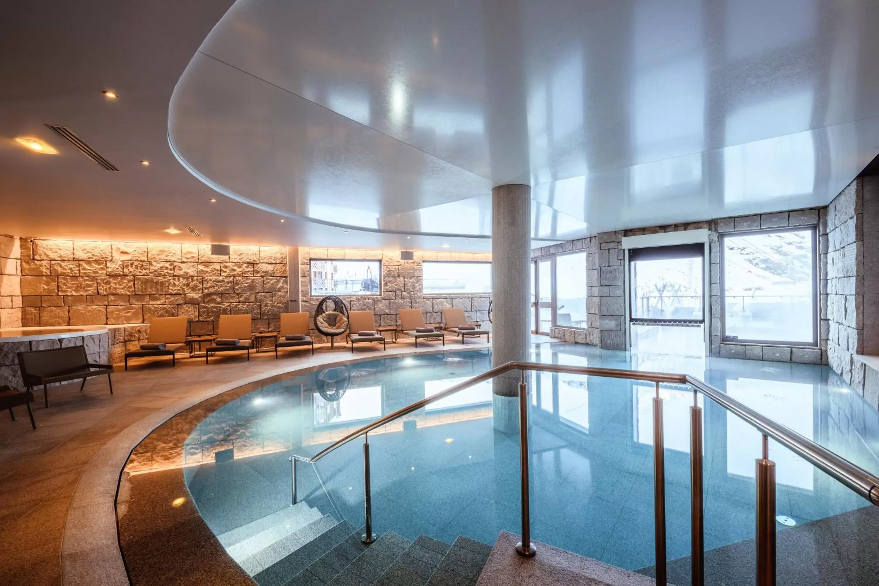 Swimming pool in Altapura Hôtel & Spa Val Thorens Swimming pool in Altapura Hôtel & Spa Val Thorens