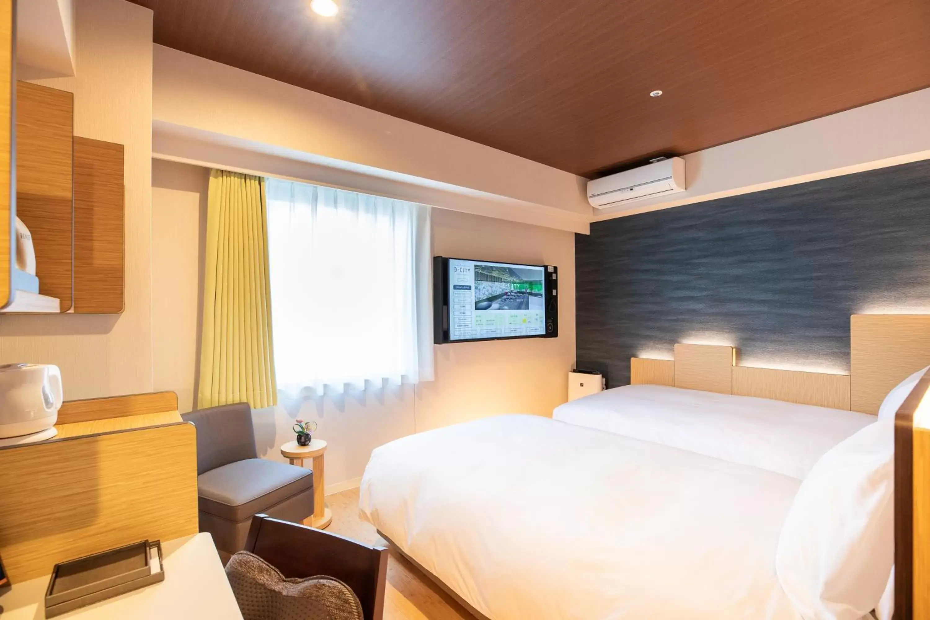 Photo of the whole room, Bed in Daiwa Roynet Hotel Nagoya Fushimi