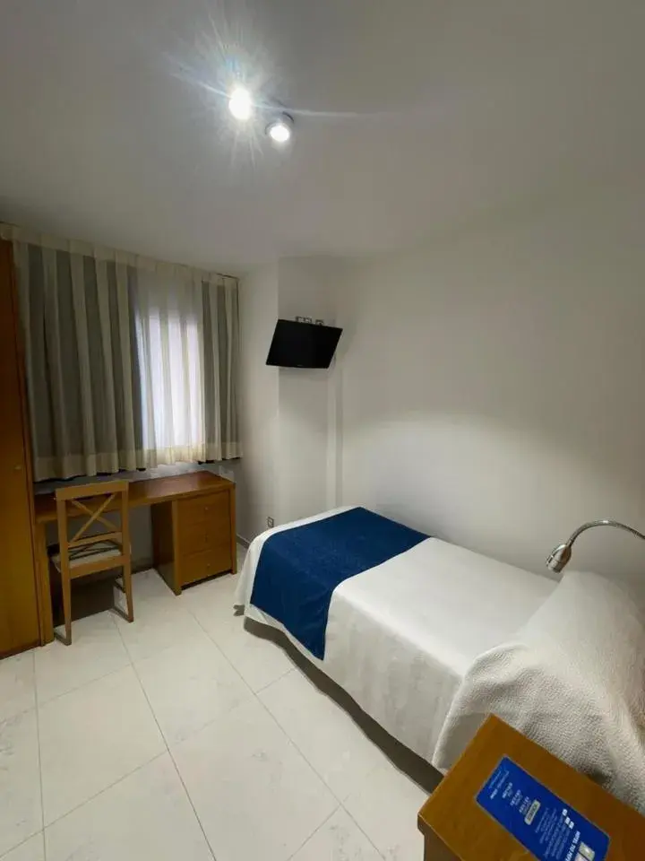 Photo of the whole room, Bed in Hotel Tio Pepe