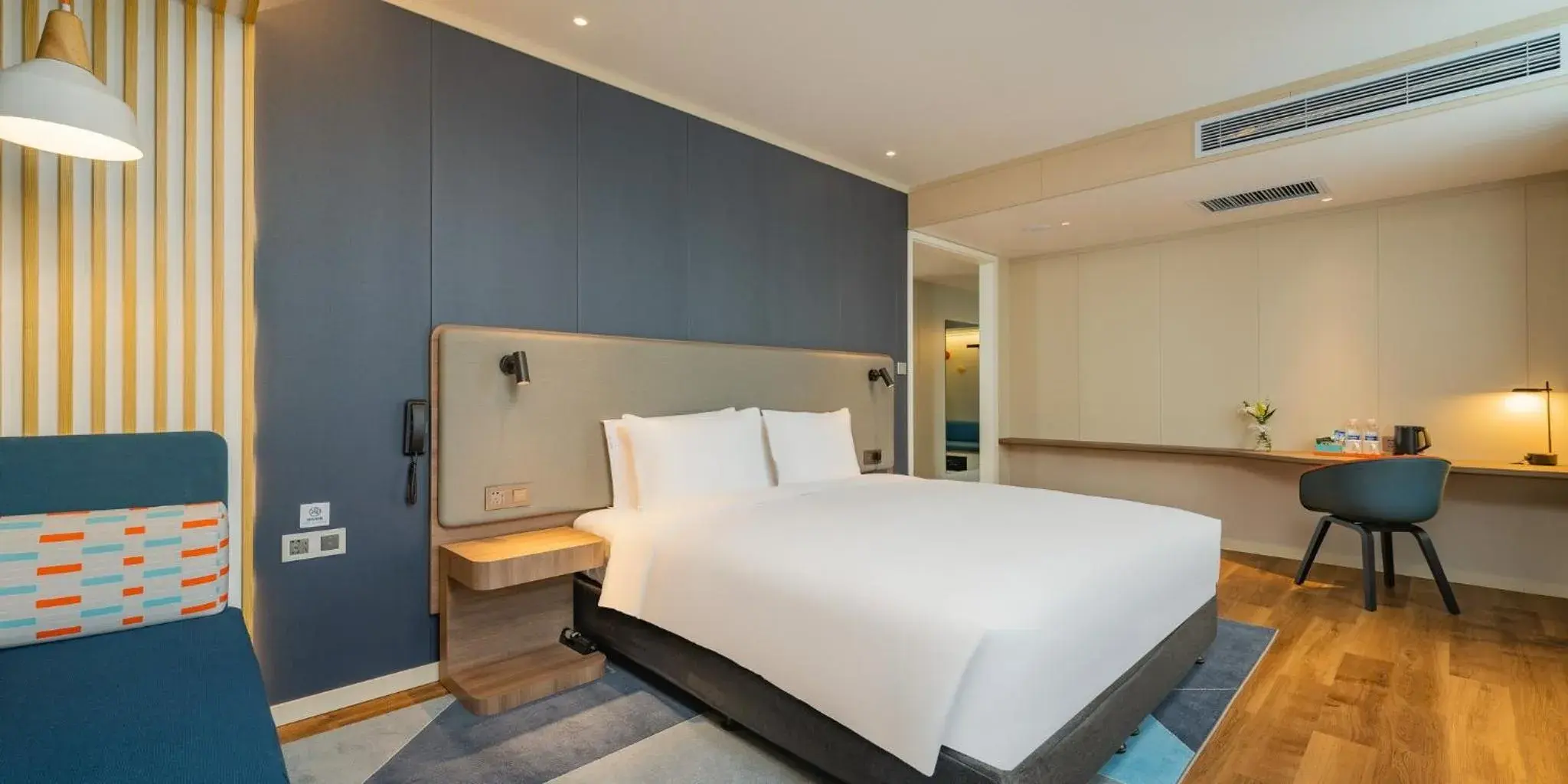 Photo of the whole room, Bed in Holiday Inn Express Taiyuan High Tech Zone, an IHG Hotel