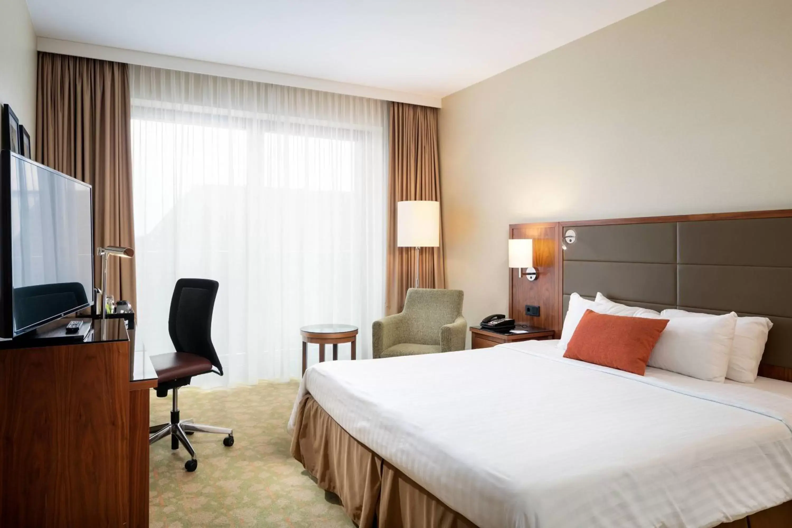 Photo of the whole room, Bed in Courtyard by Marriott Bremen