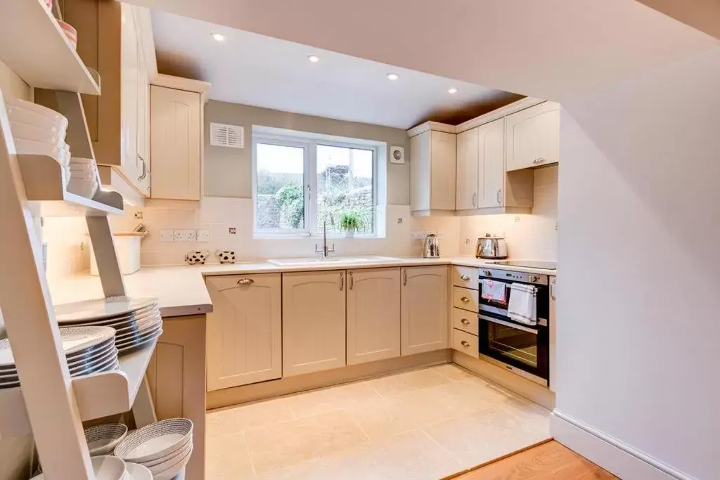 Kitchen or kitchenette, Kitchen/Kitchenette in The Lansdowne Guest House