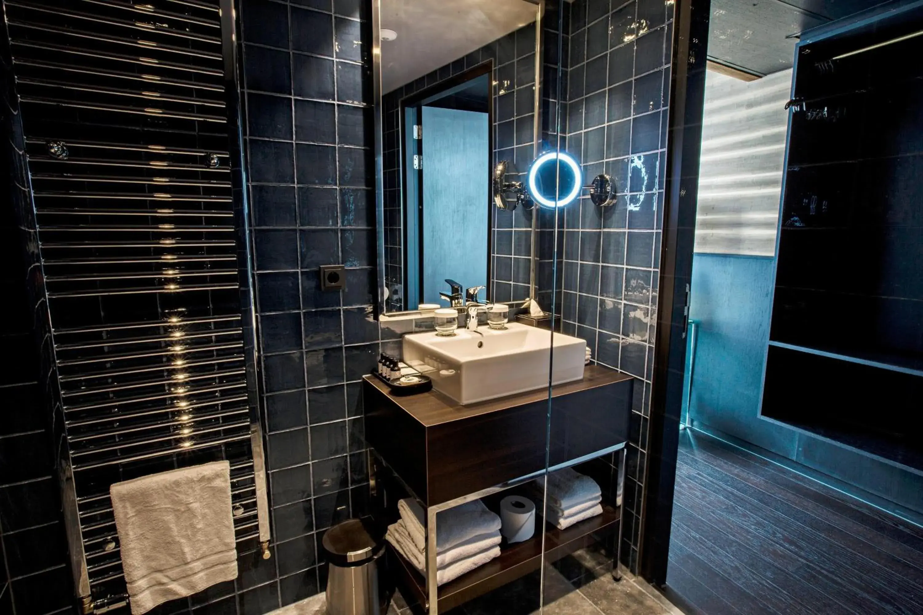 Bathroom in Apollo Hotel Amsterdam, a Tribute Portfolio Hotel