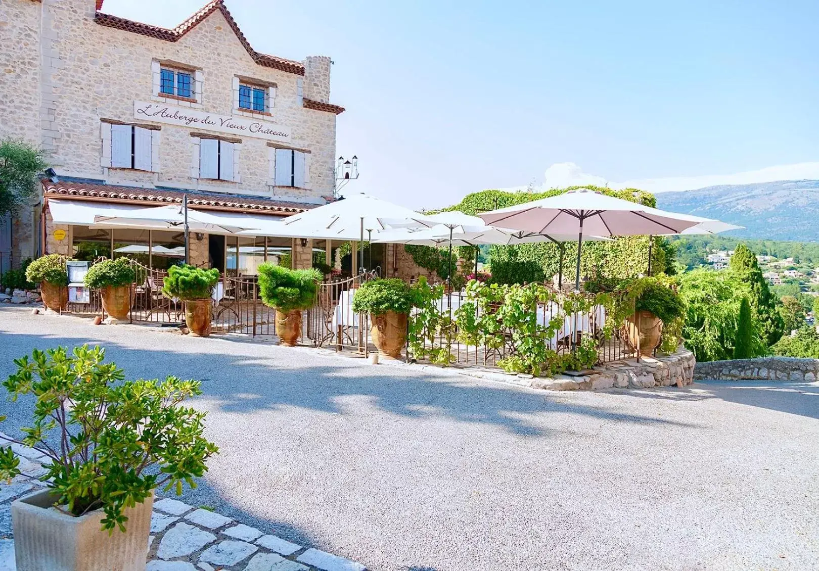 Property Building in Auberge du Vieux Château