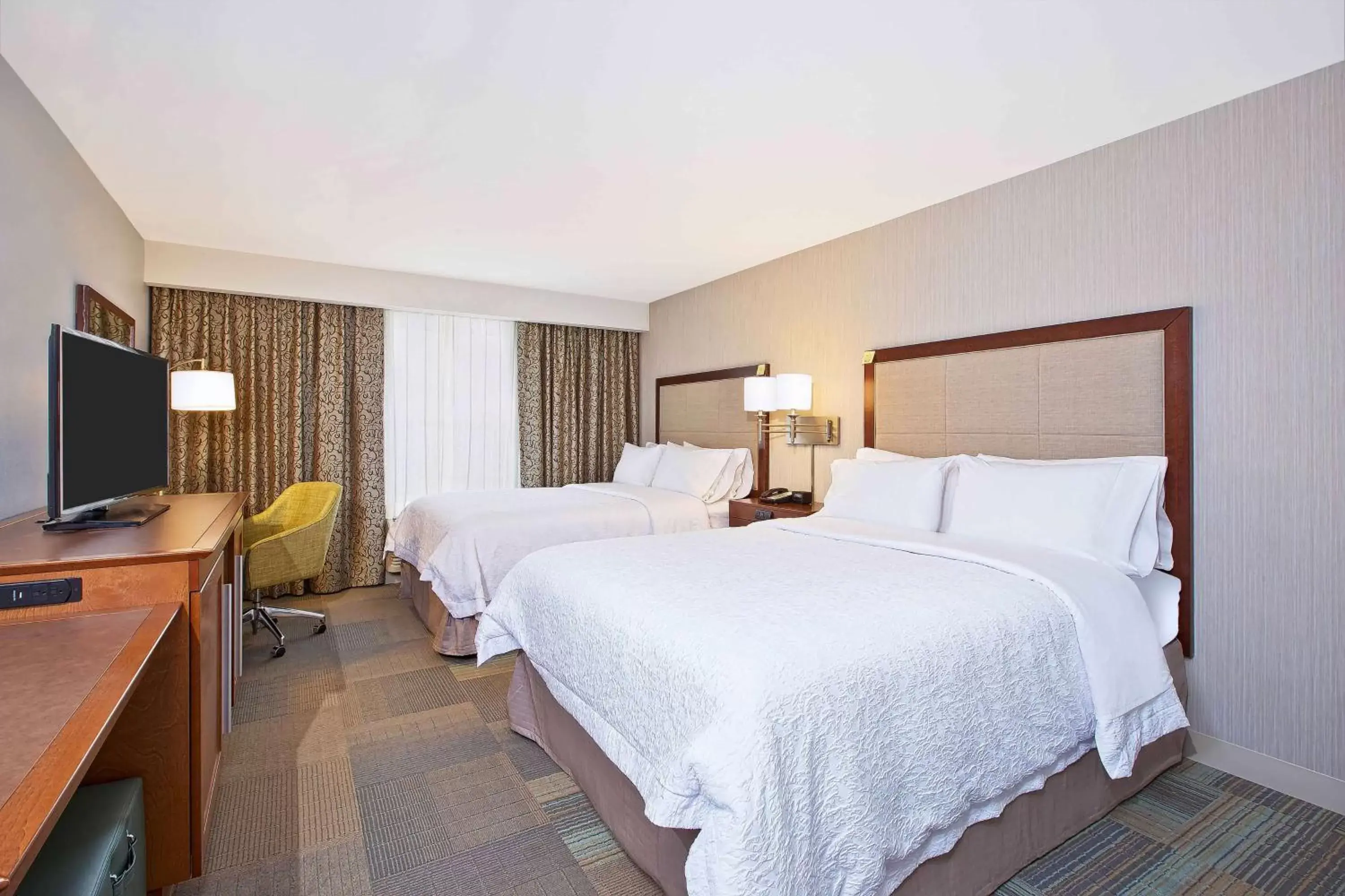Bed in Hampton Inn by Hilton West Bloomfield Novi Bed in Hampton Inn by Hilton West Bloomfield Novi