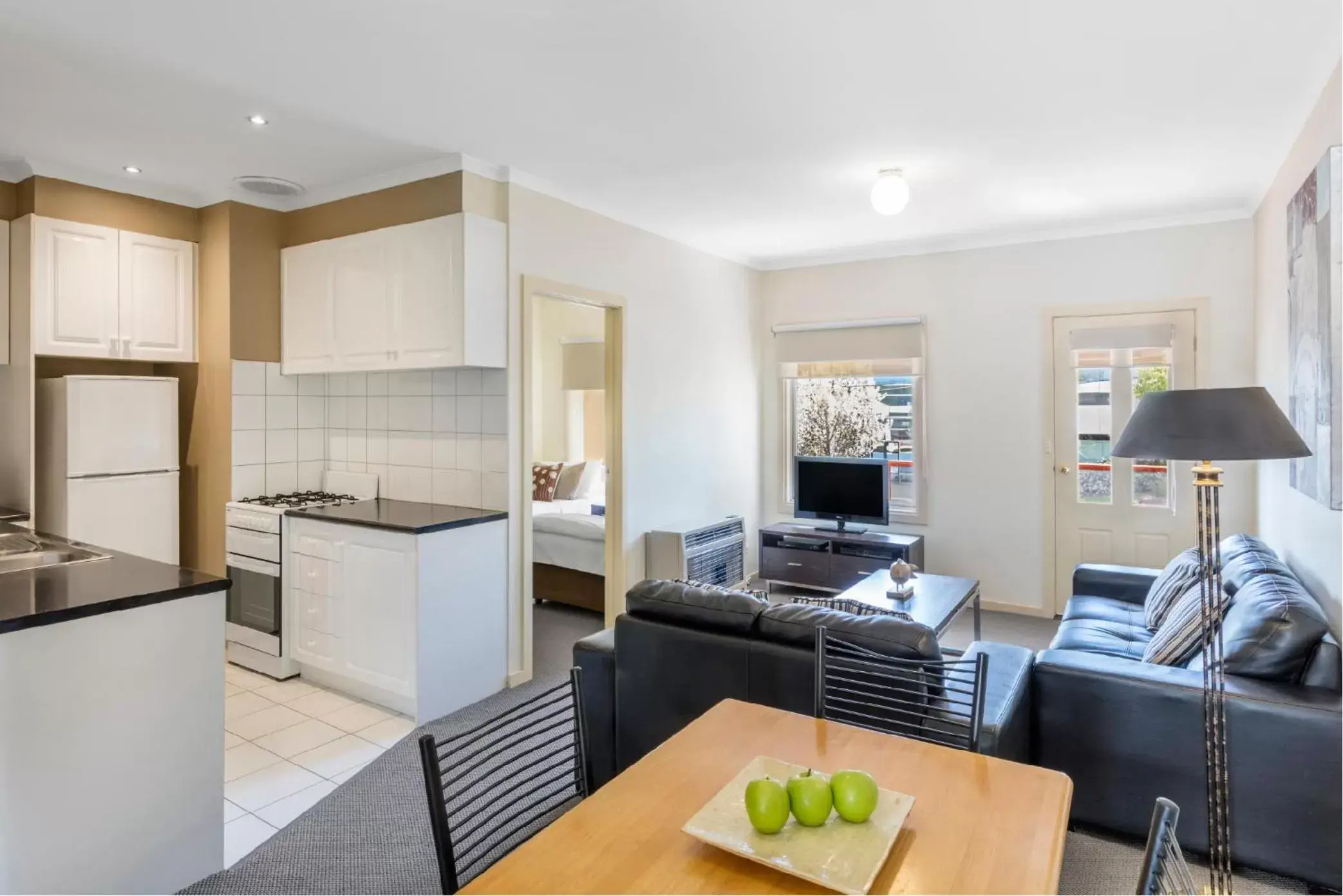 Kitchen or kitchenette, Dining Area in Hawthorn Gardens Serviced Apartments