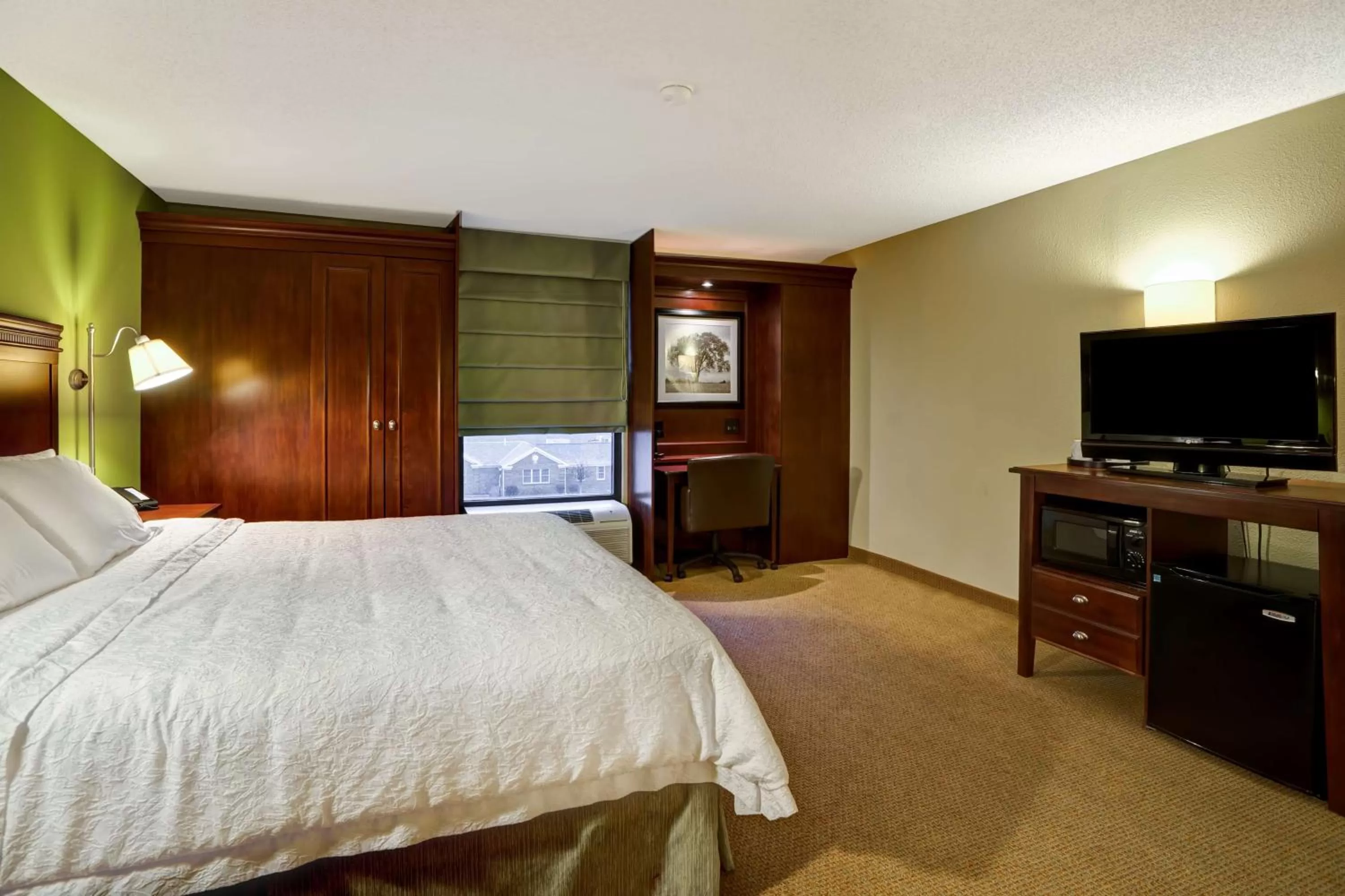 Bed in Hampton Inn Morgantown