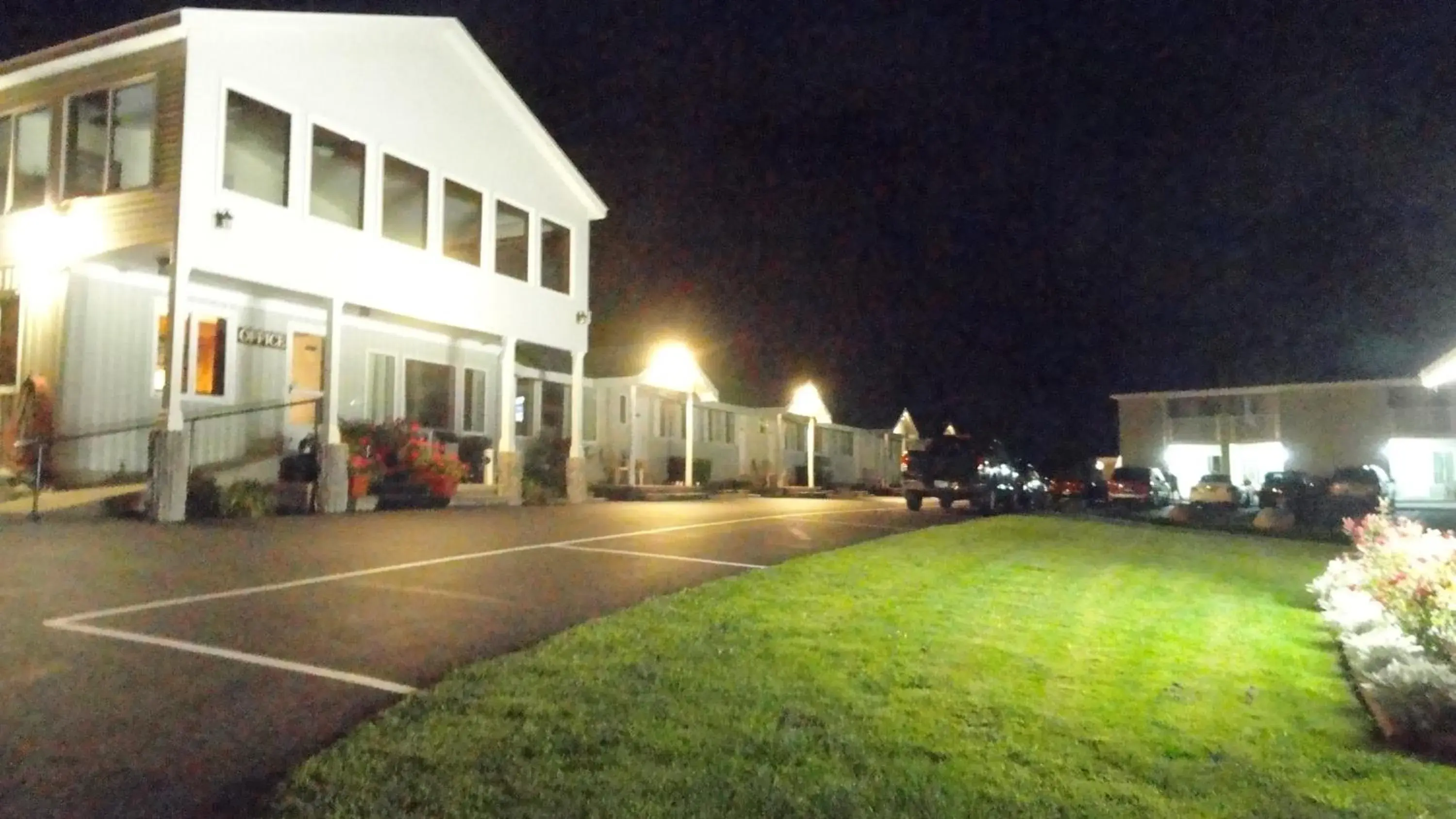 Night, Property Building in Studio Motel of Lake George