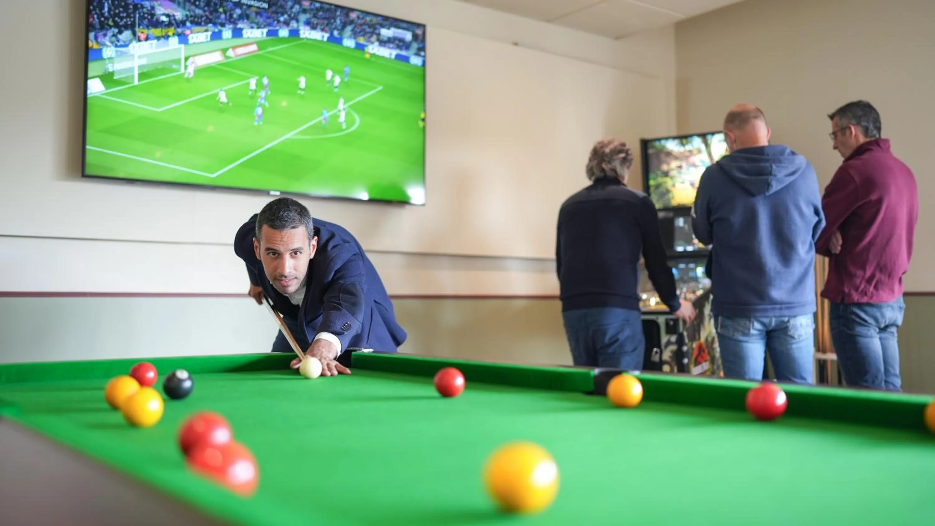 Billiard in Hôtel Mount Venturi - Aix-En-Provence Sainte-Victoire - Bar & Restaurant & Padel