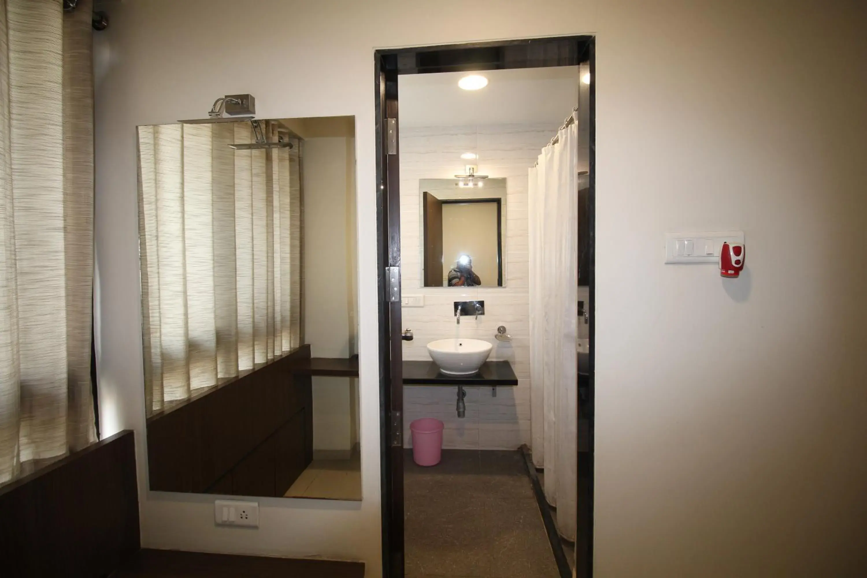 Bathroom in Hotel Girnar