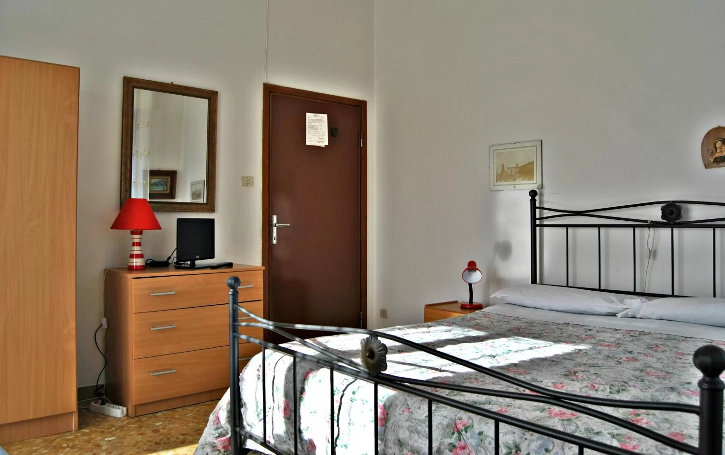 Bedroom, Bed in Hotel Chenno