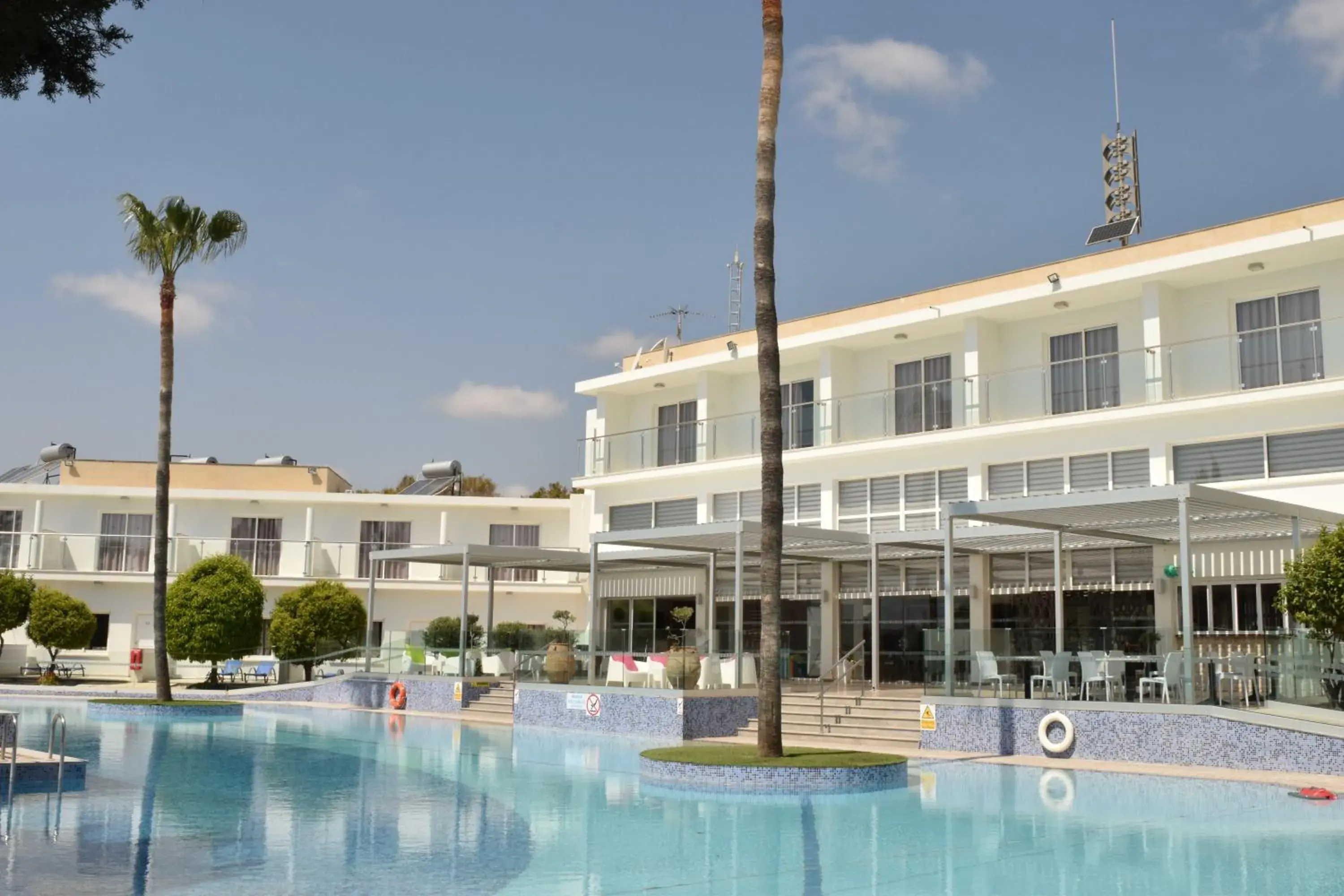 Swimming Pool in Fedrania Gardens Hotel