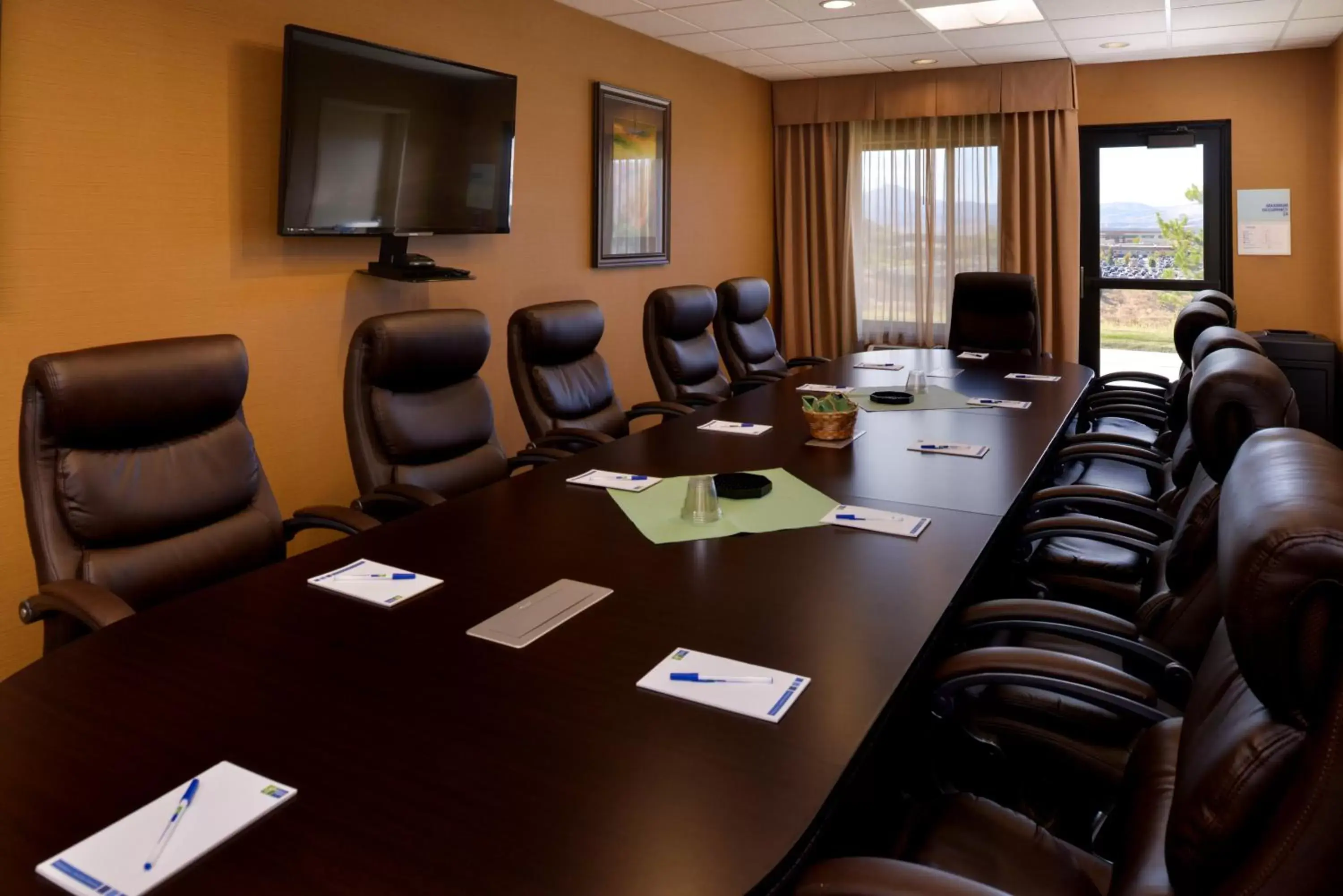 Meeting/conference room in Holiday Inn Express Pocatello, an IHG Hotel