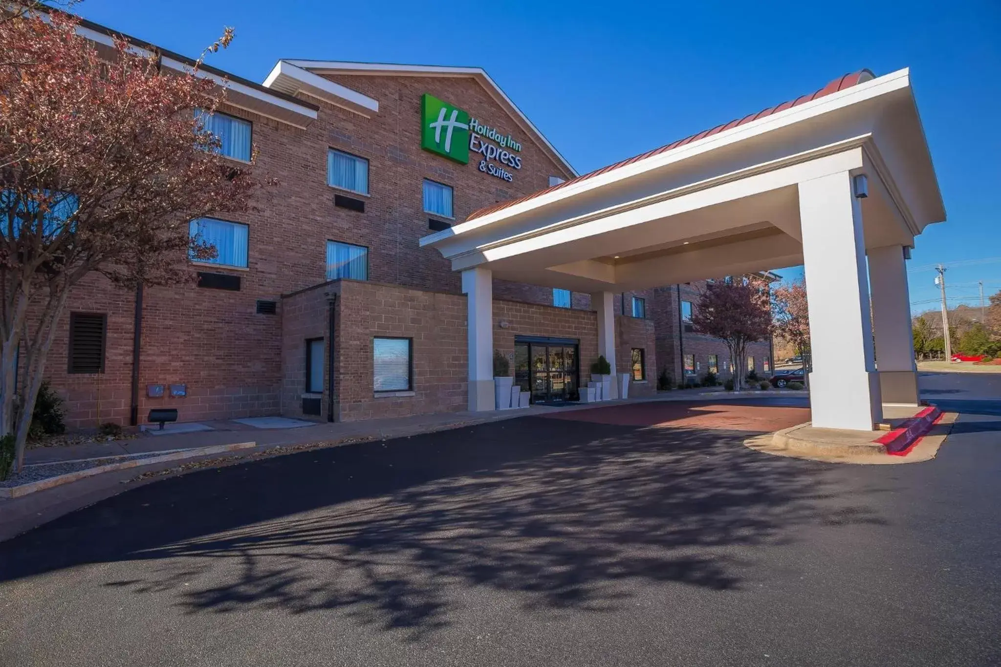 Property Building in Holiday Inn Express Hotel & Suites Edmond, an IHG Hotel