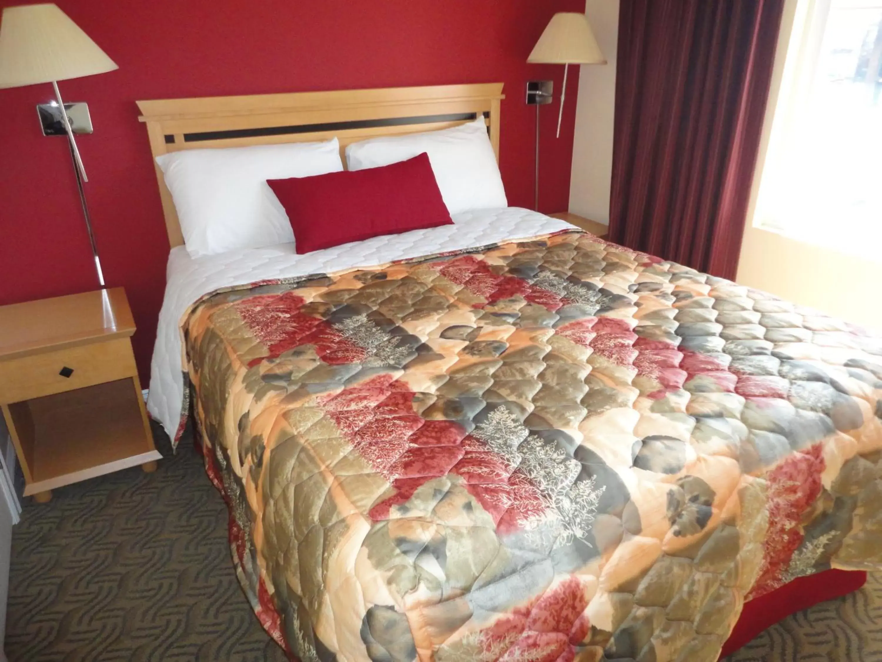 Queen Room in Sahara Courtyard Inn Penticton