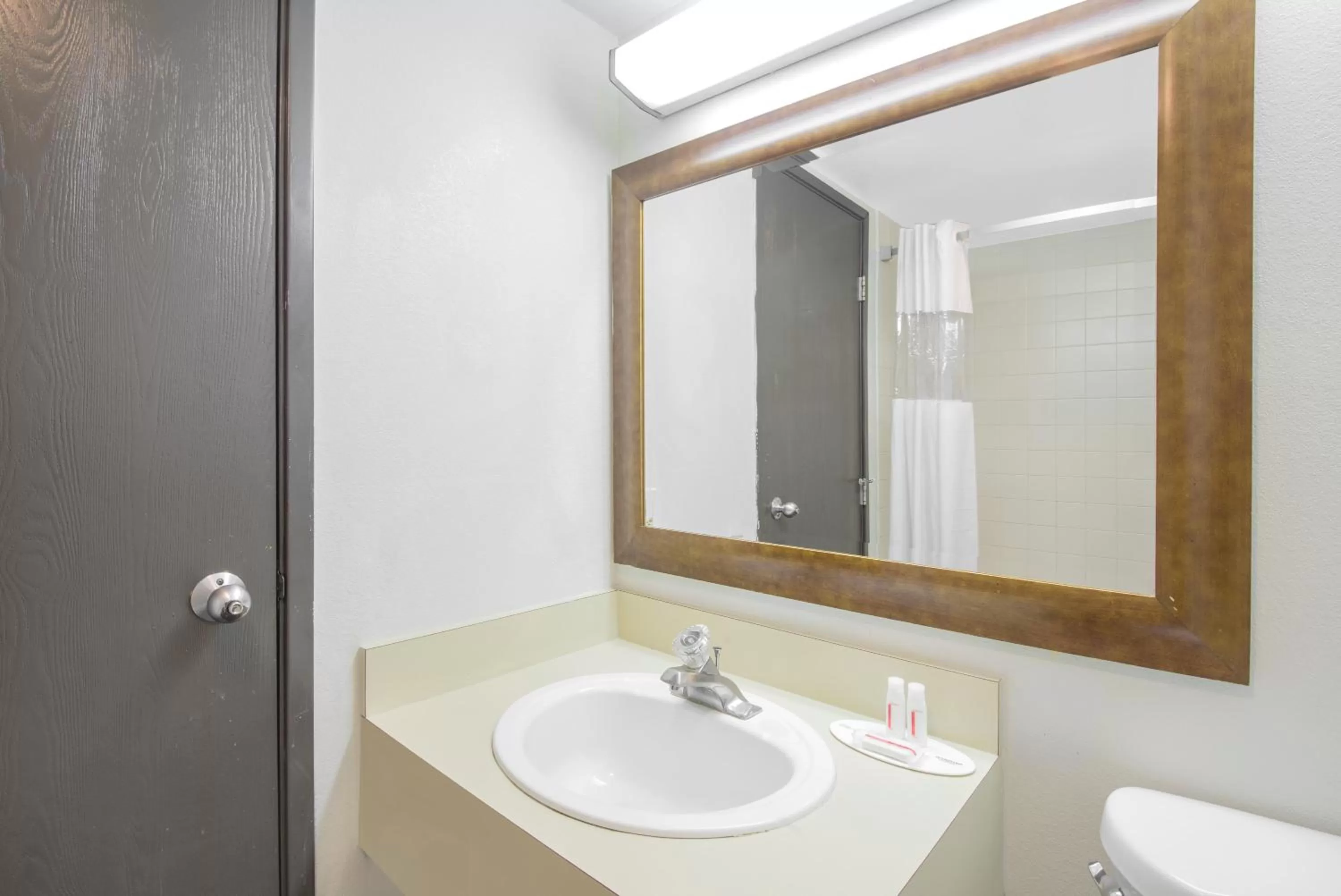 Bathroom in Skylight Inn Willoughby - Cleveland Mentor