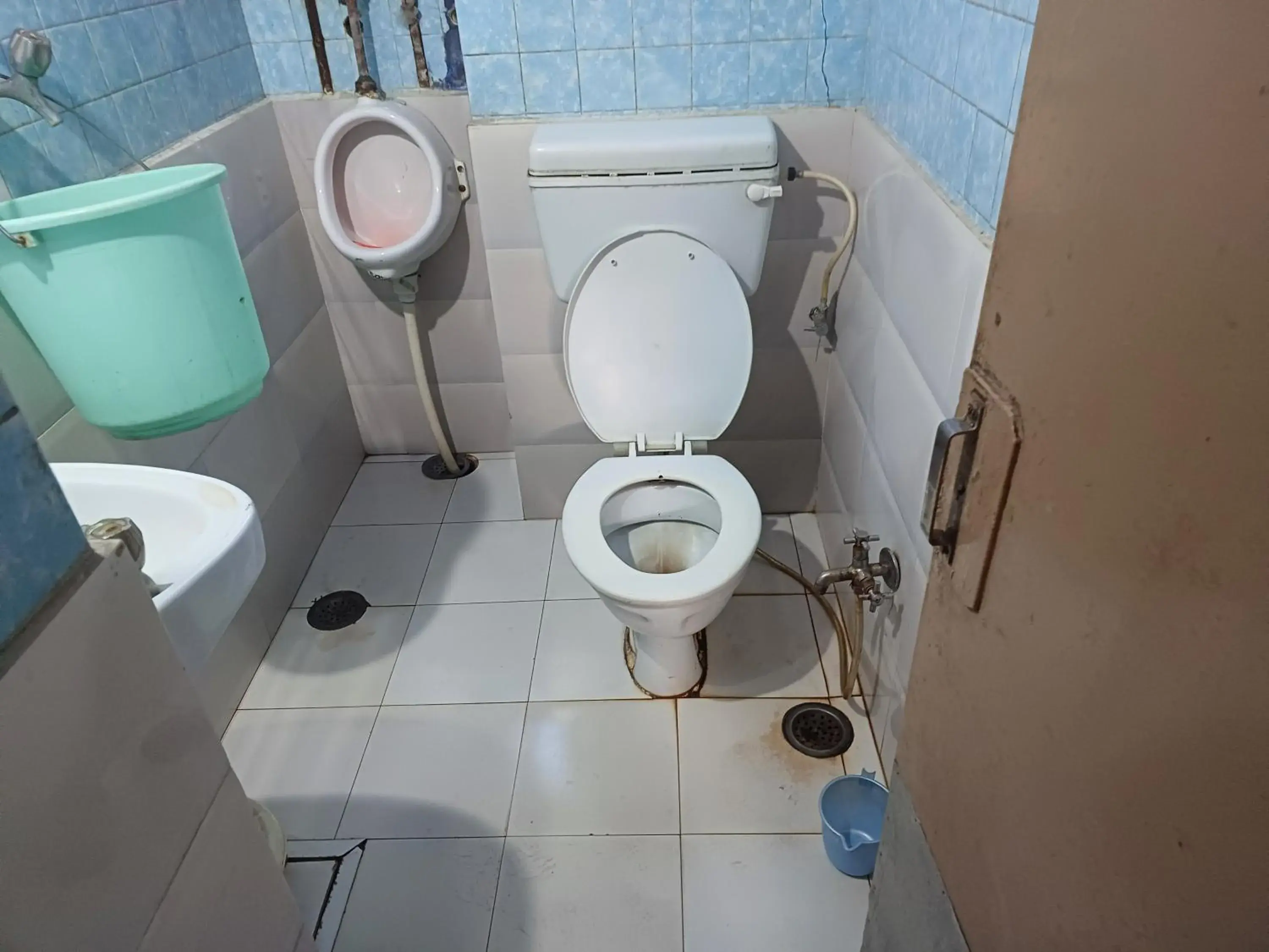 Bathroom in Kailash Hotel