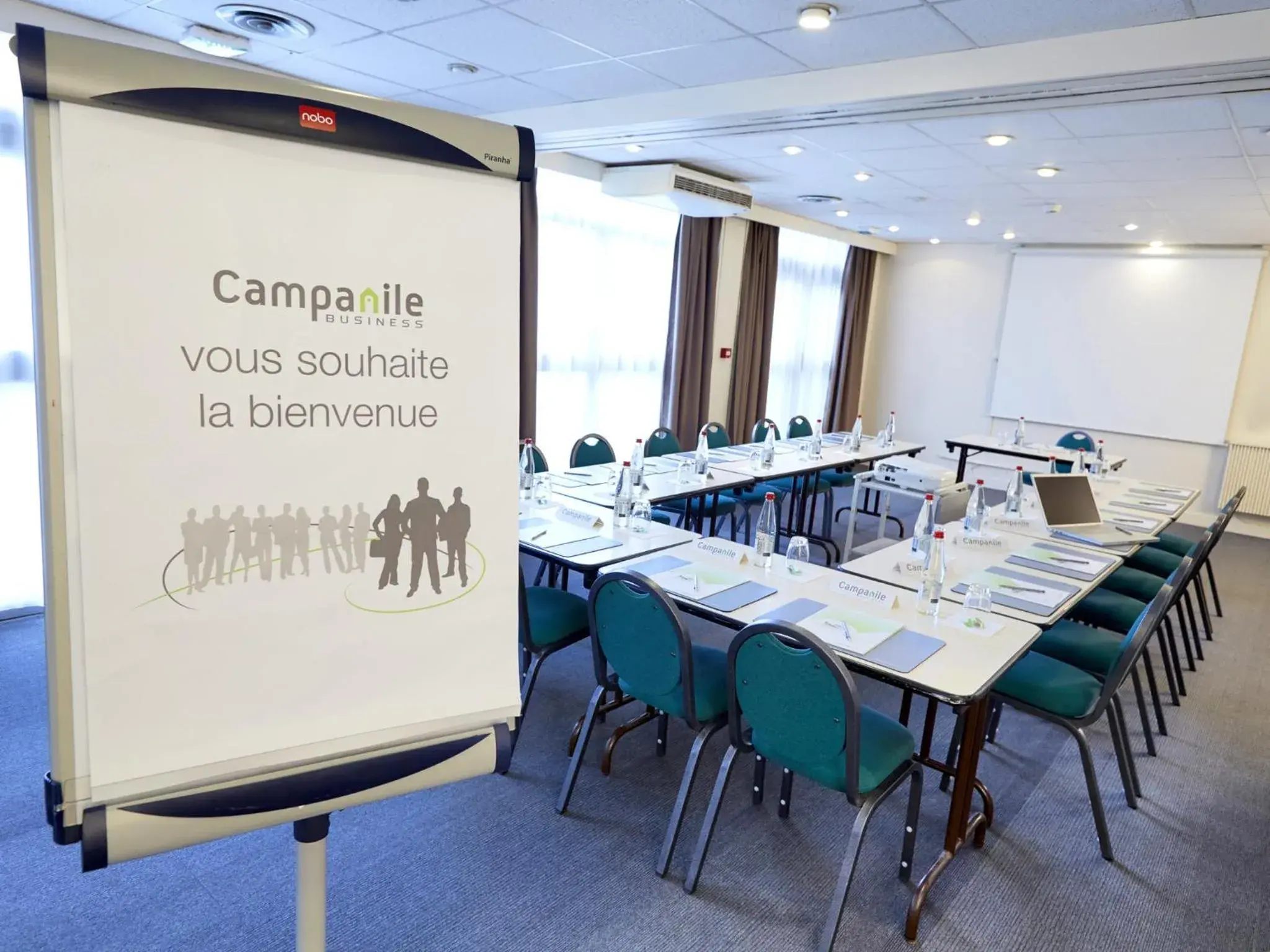 Meeting/conference room in Campanile Versailles Buc