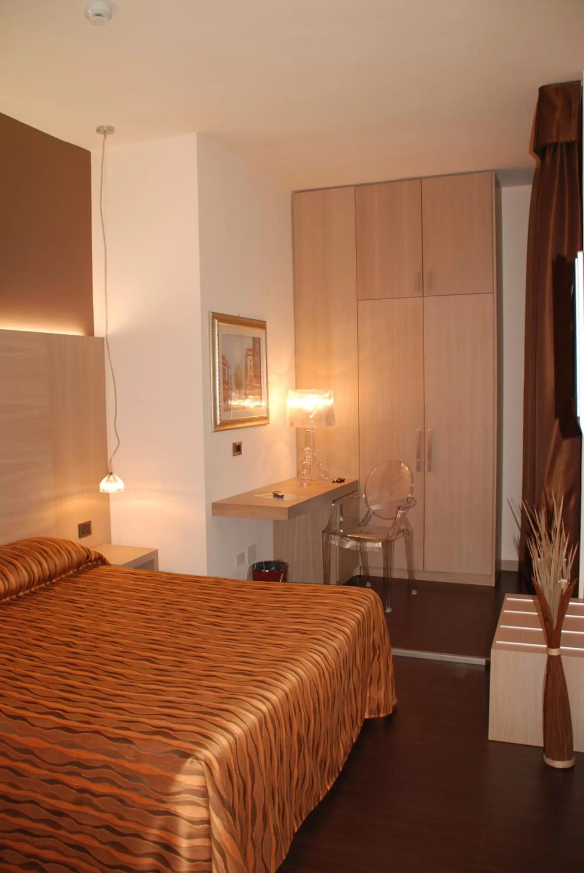 Single Room in Hotel Paris