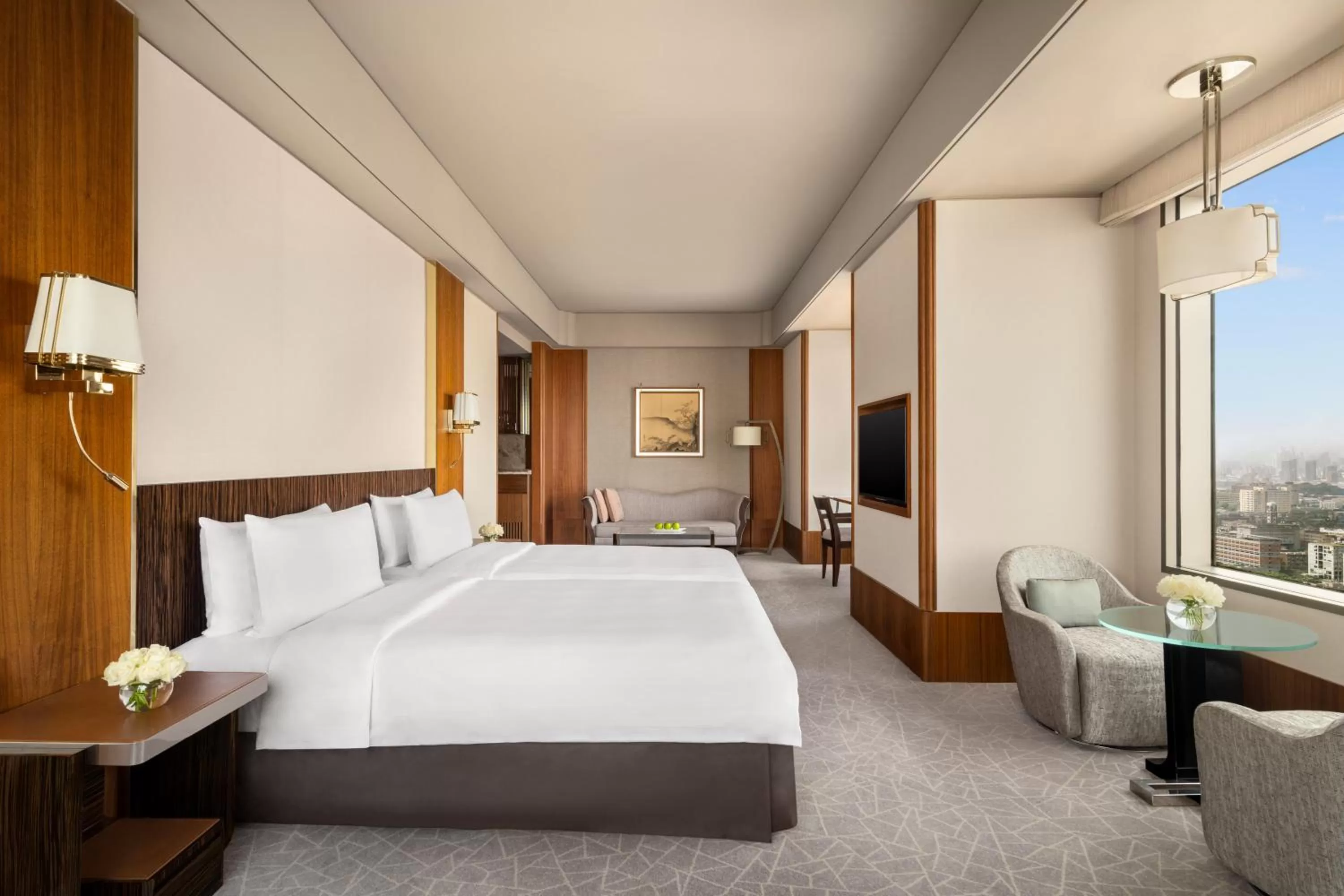 Photo of the whole room, Bed in Shangri-La Far Eastern, Taipei