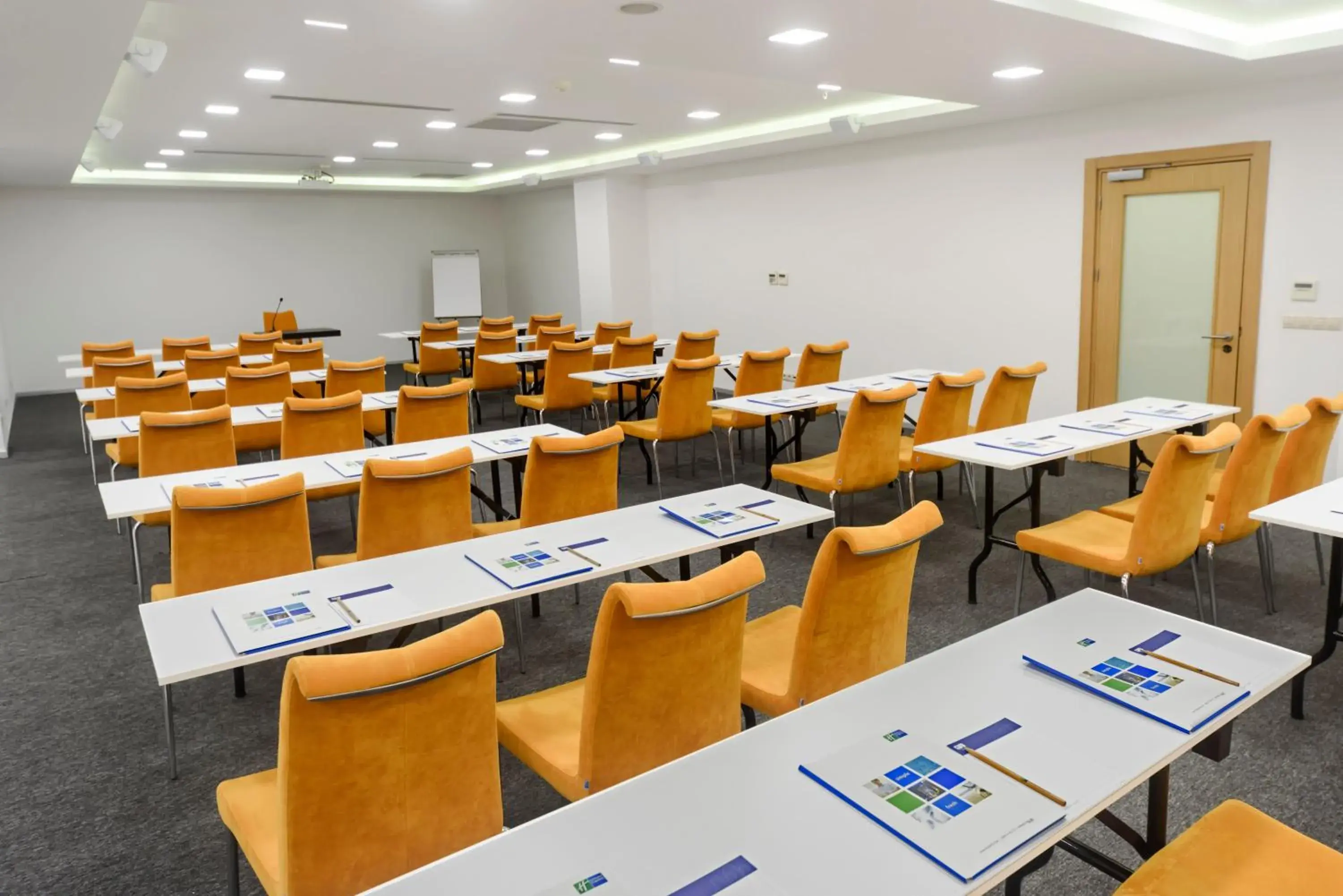 Meeting/conference room in Holiday Inn Express Istanbul-Altunizade
