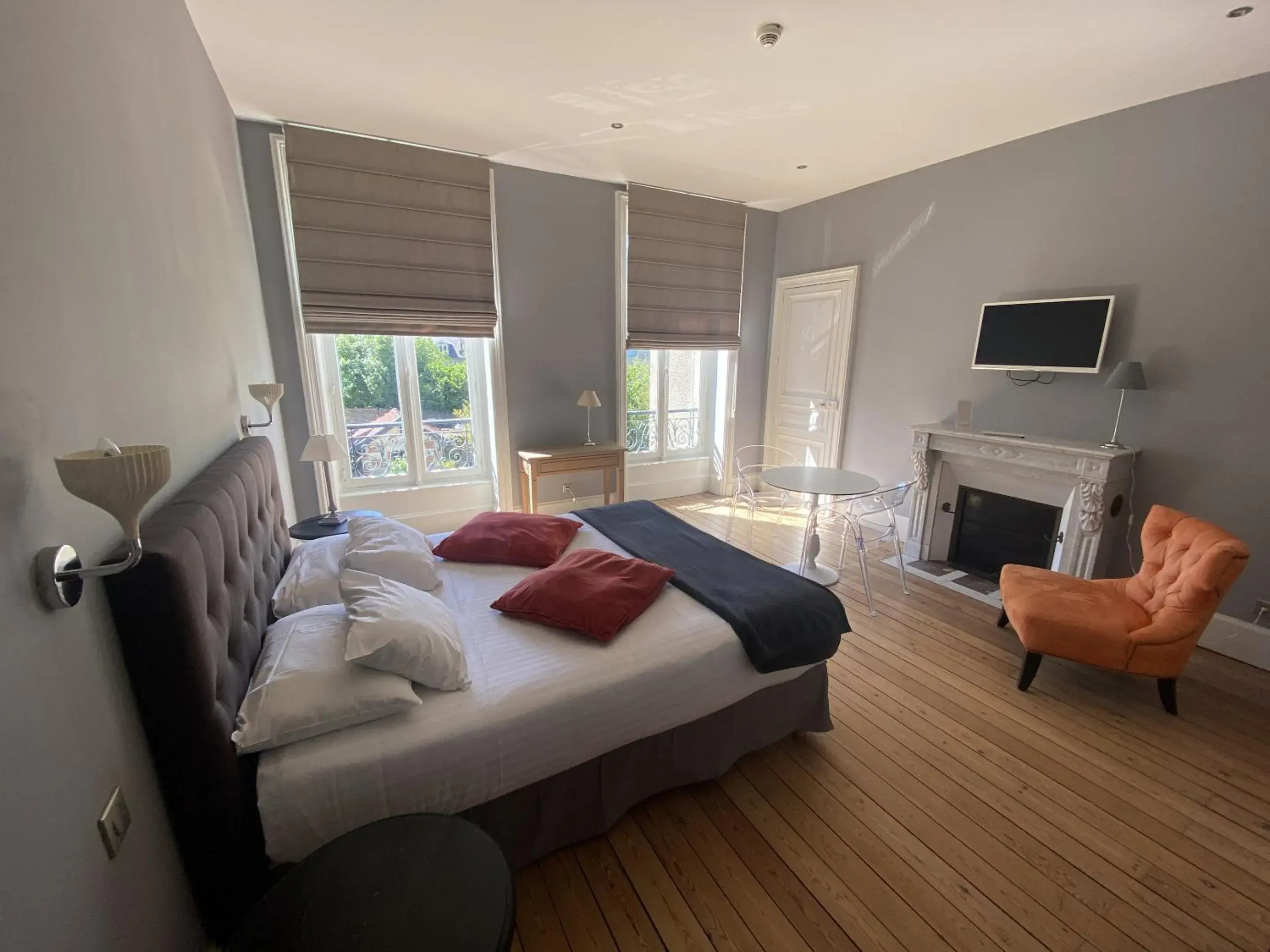 Bedroom in La Villa Beaupeyrat - Apparthôtels de charme dans bâtisse de caractère