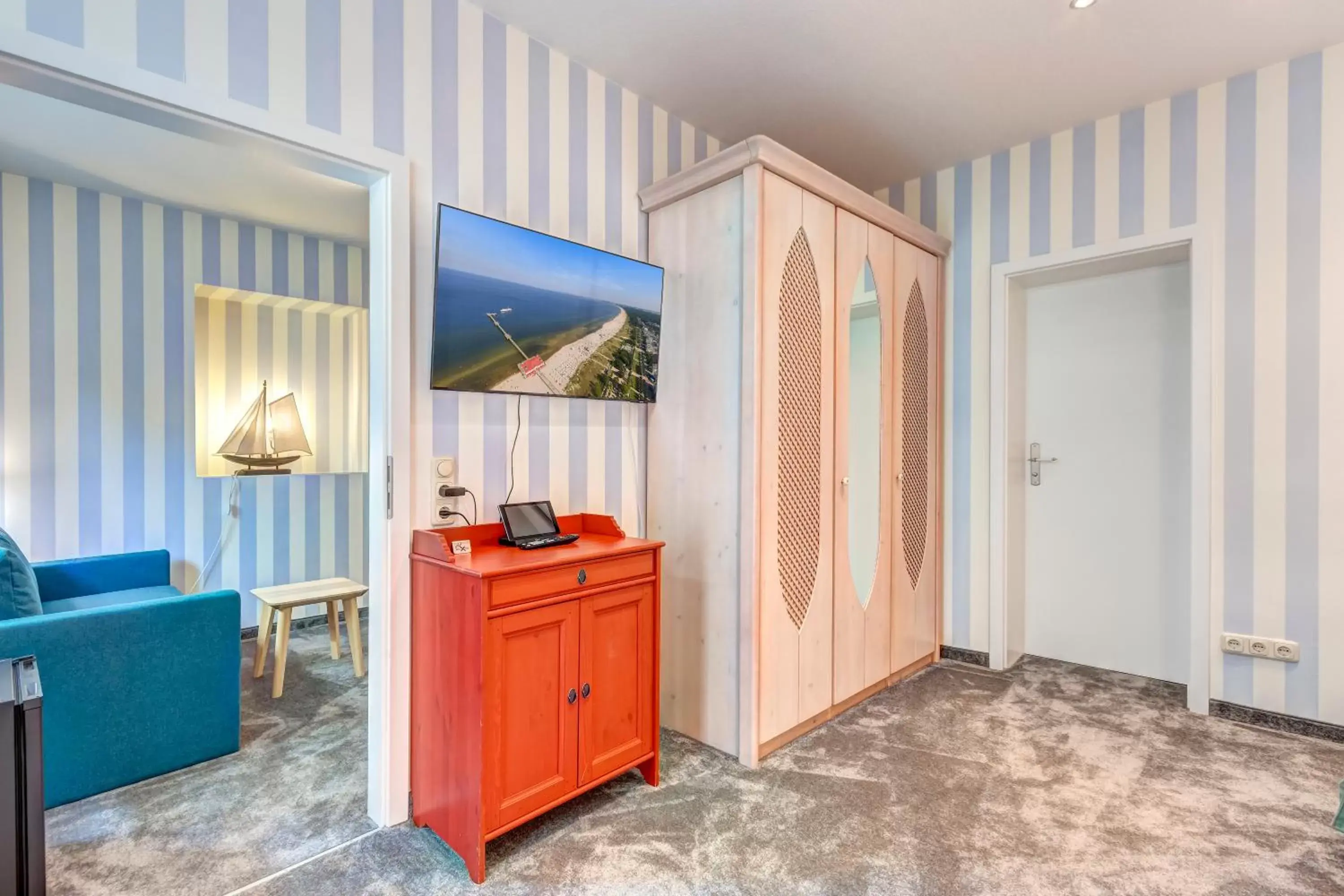 Bedroom, TV/Entertainment Center in Hotel Villa Seeschlößchen