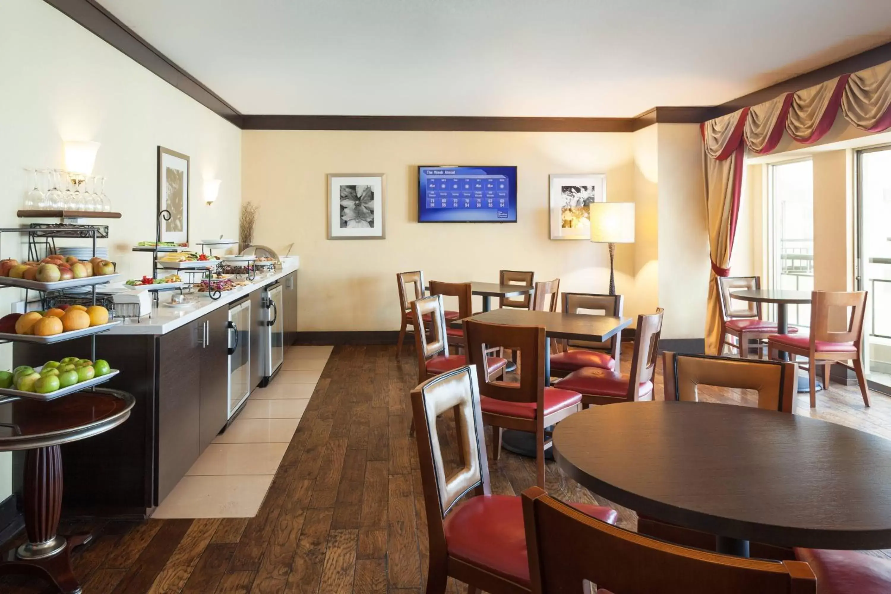 Lounge or bar, Restaurant/Places to Eat in Marriott Savannah Riverfront