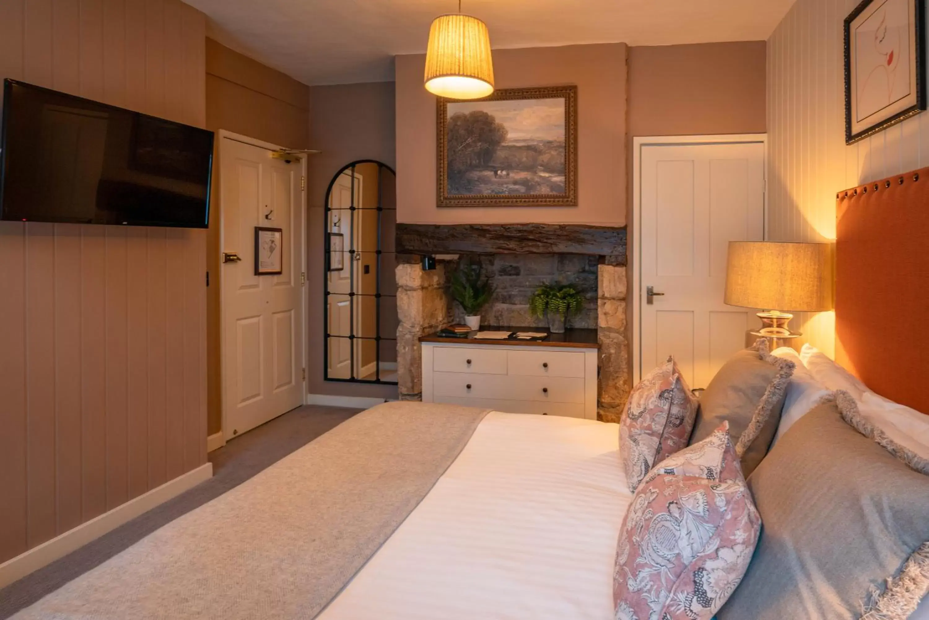 Superior King Room - Annex in The George Inn & Plaine Superior King Room - Annex in The George Inn & Plaine