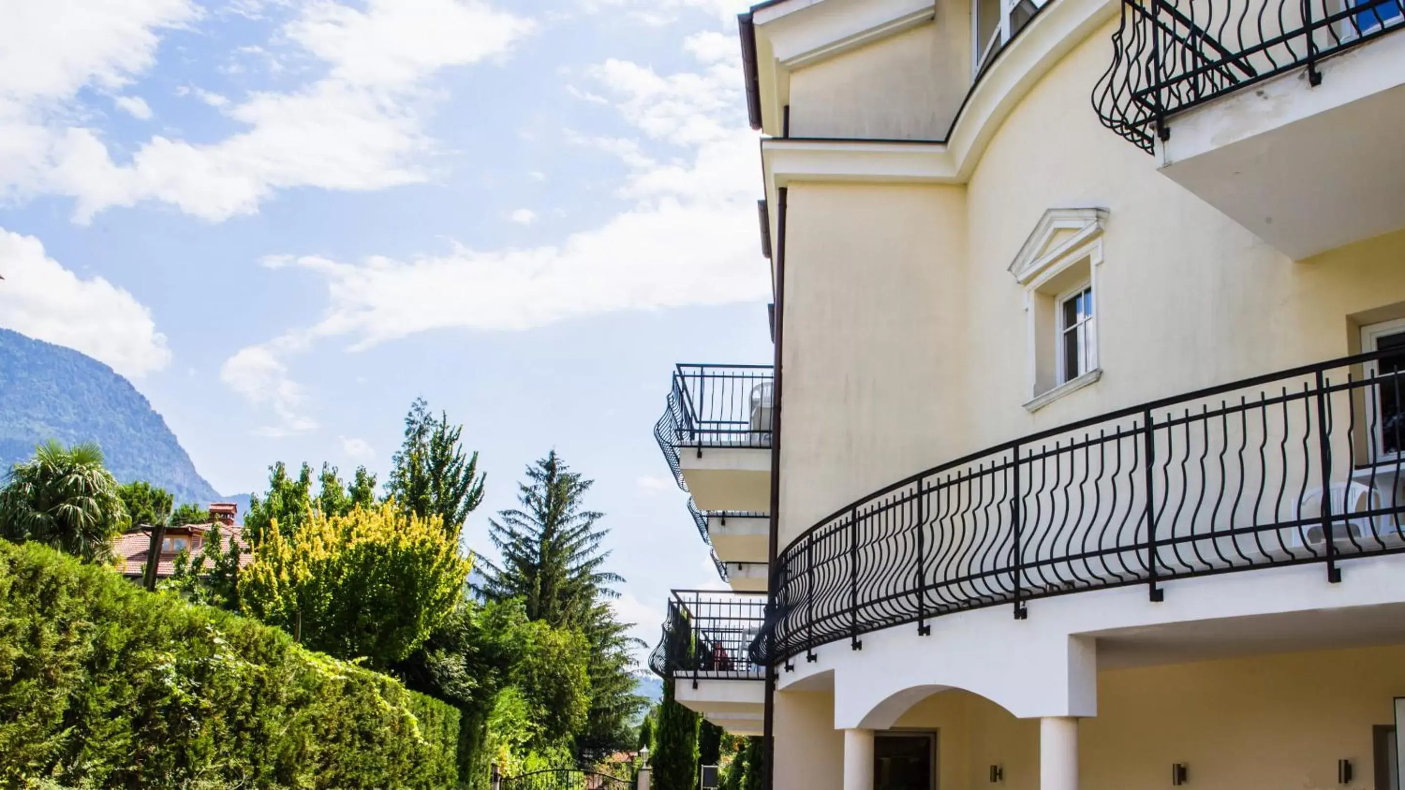 Facade/entrance, Property Building in Hotel Villa Laurus