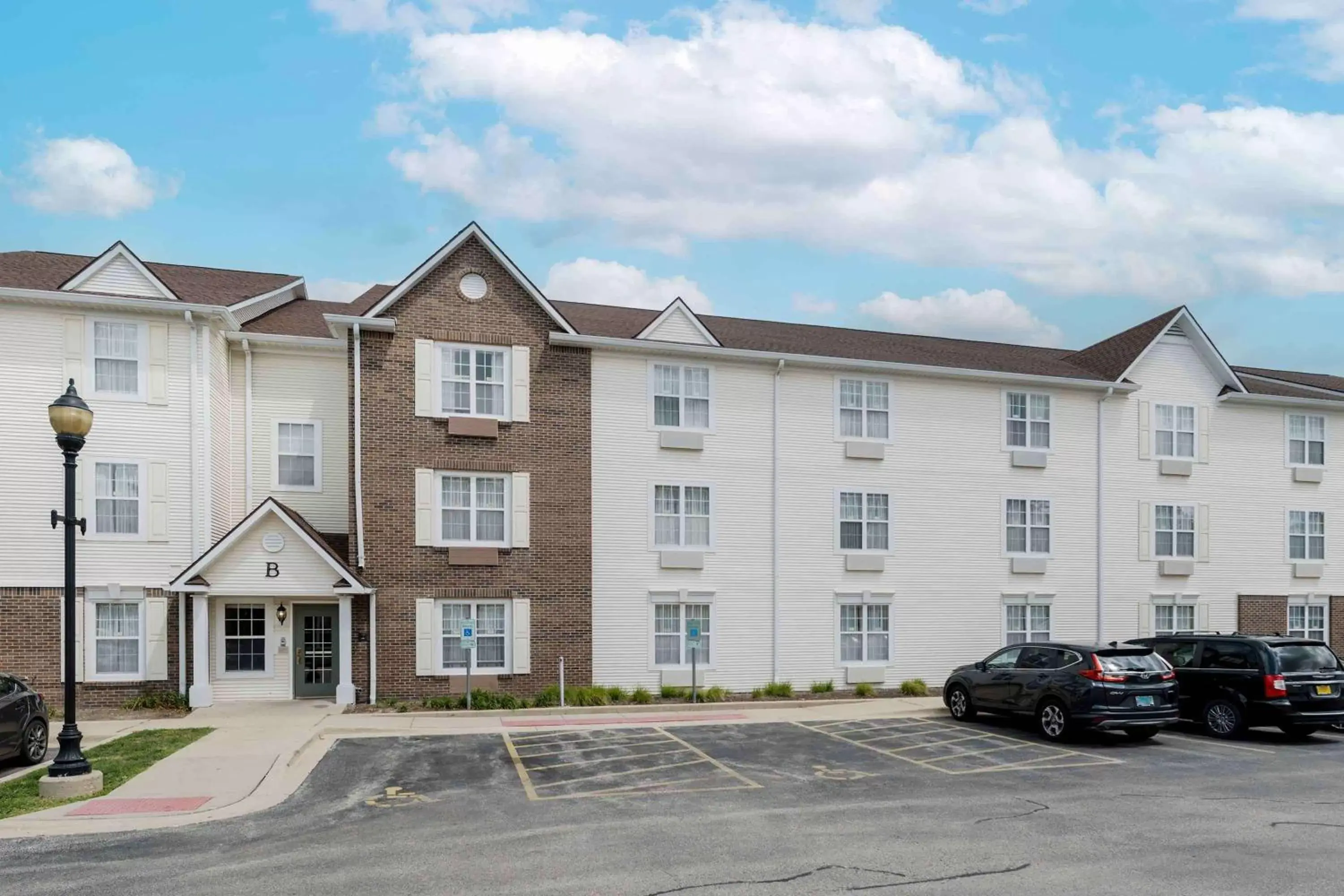 Property Building in Extended Stay America Suites - Chicago - Elgin - West Dundee