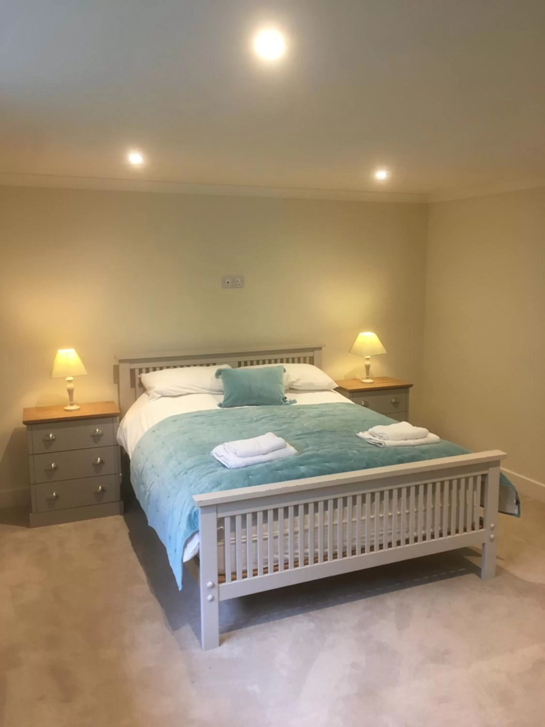 Bedroom, Bed in Treweens