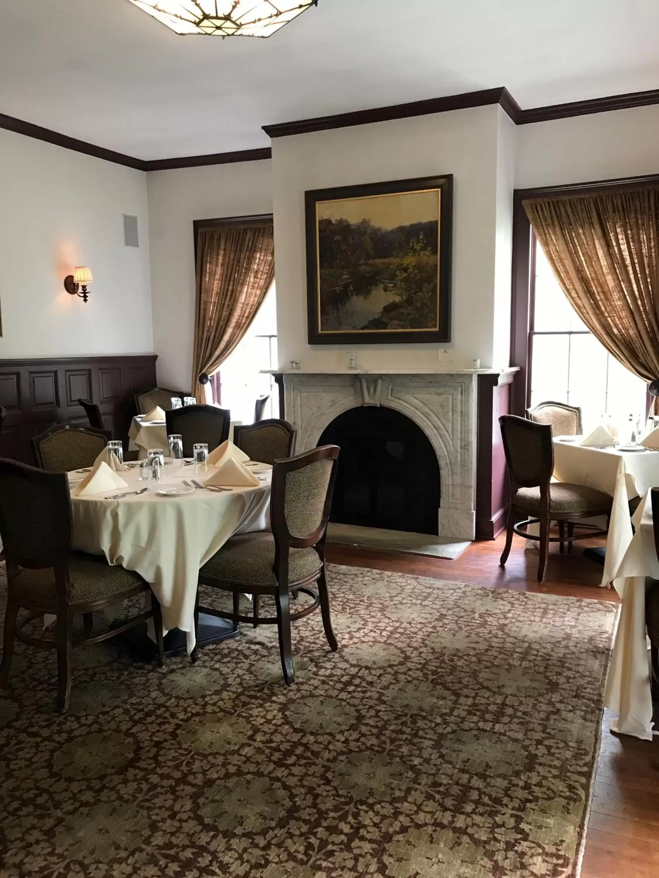 Restaurant/Places to Eat in The Old Lyme Inn