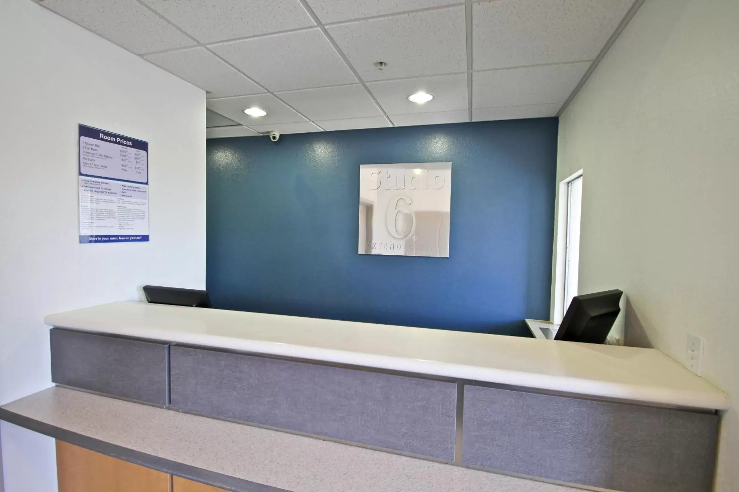 Lobby or reception in Studio 6-Bakersfield, CA Lobby or reception in Studio 6-Bakersfield, CA