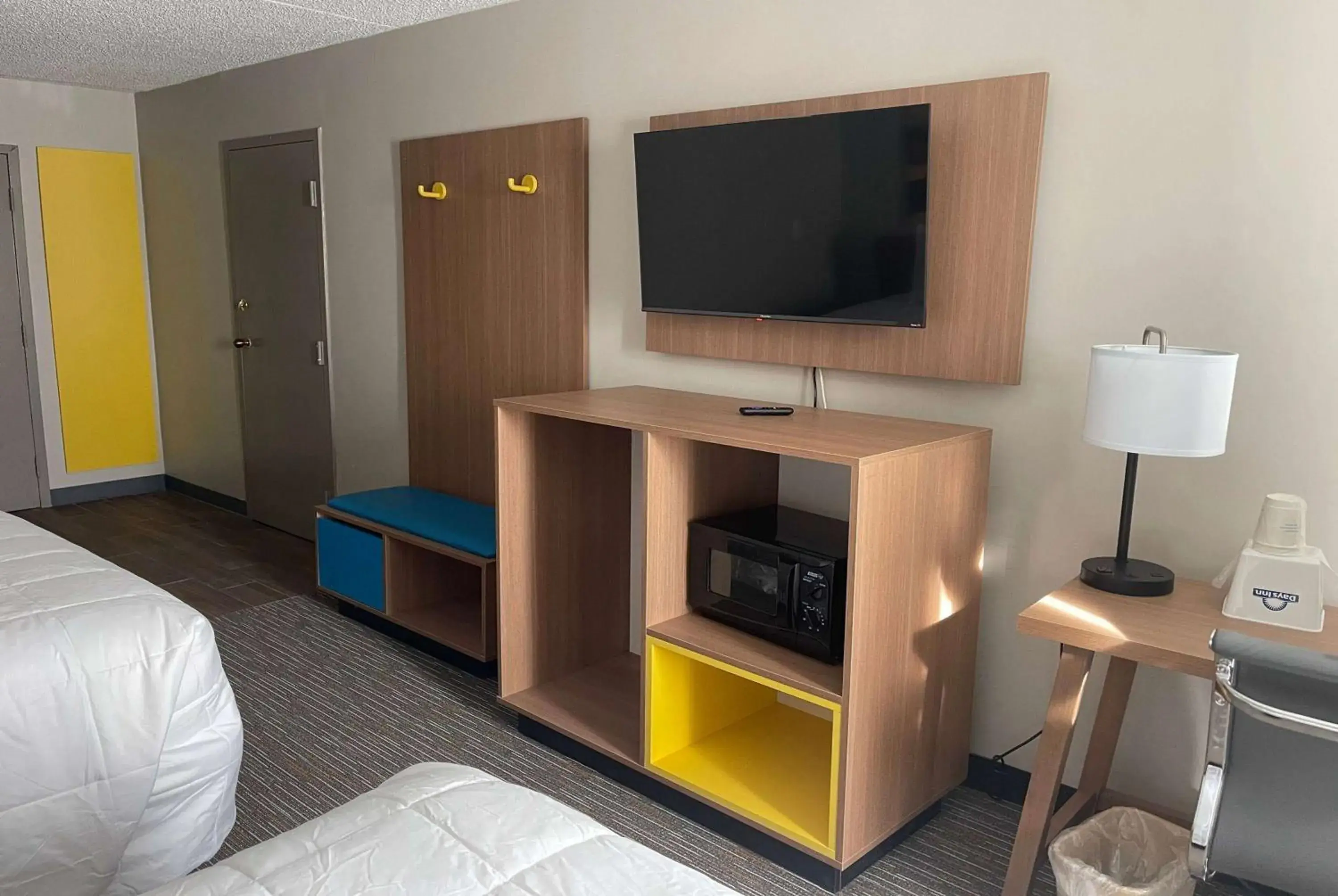 Photo of the whole room, TV/Entertainment Center in Days Inn by Wyndham Manassas Battlefield