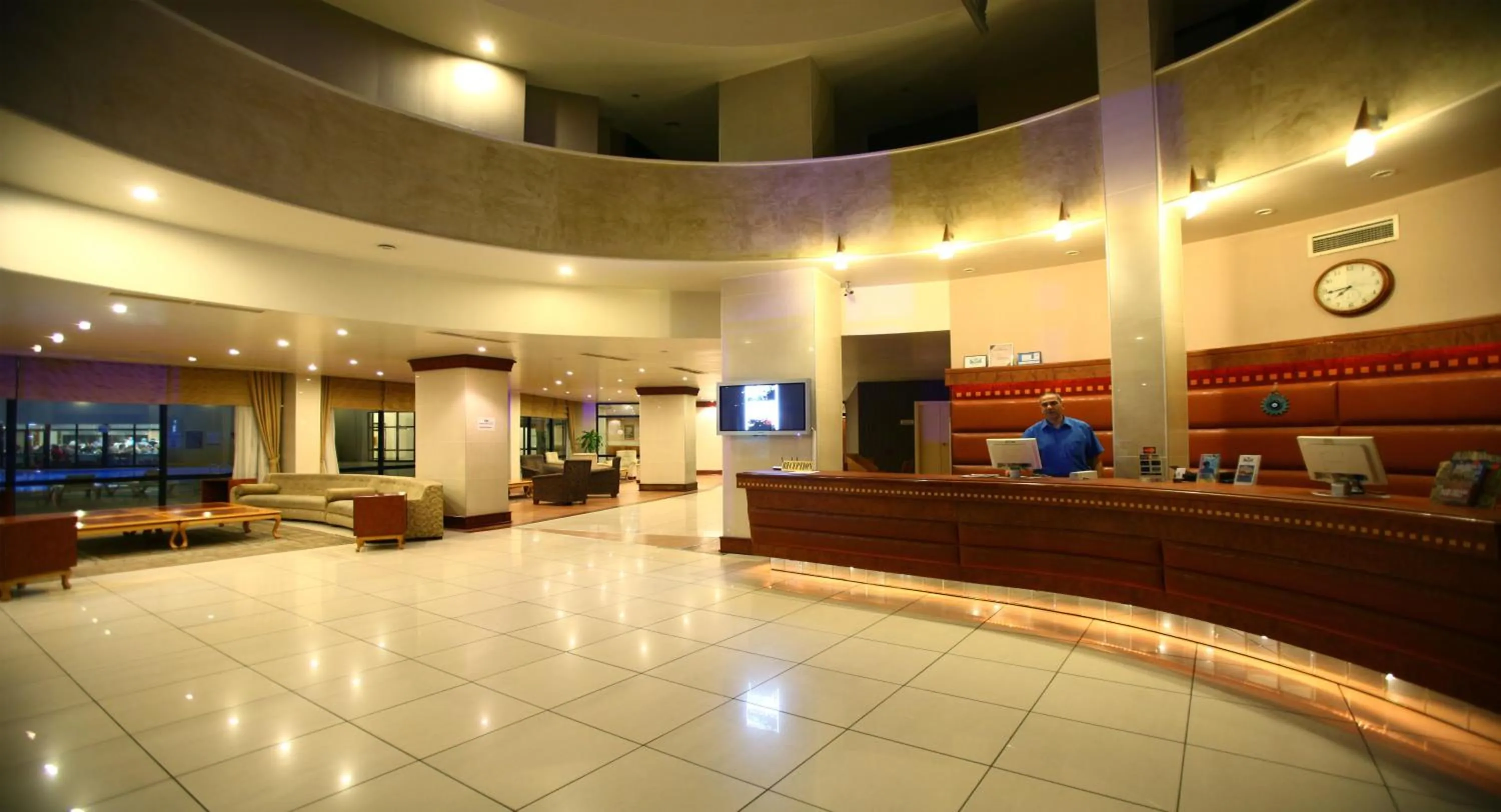 Lobby or reception in Cender Hotel