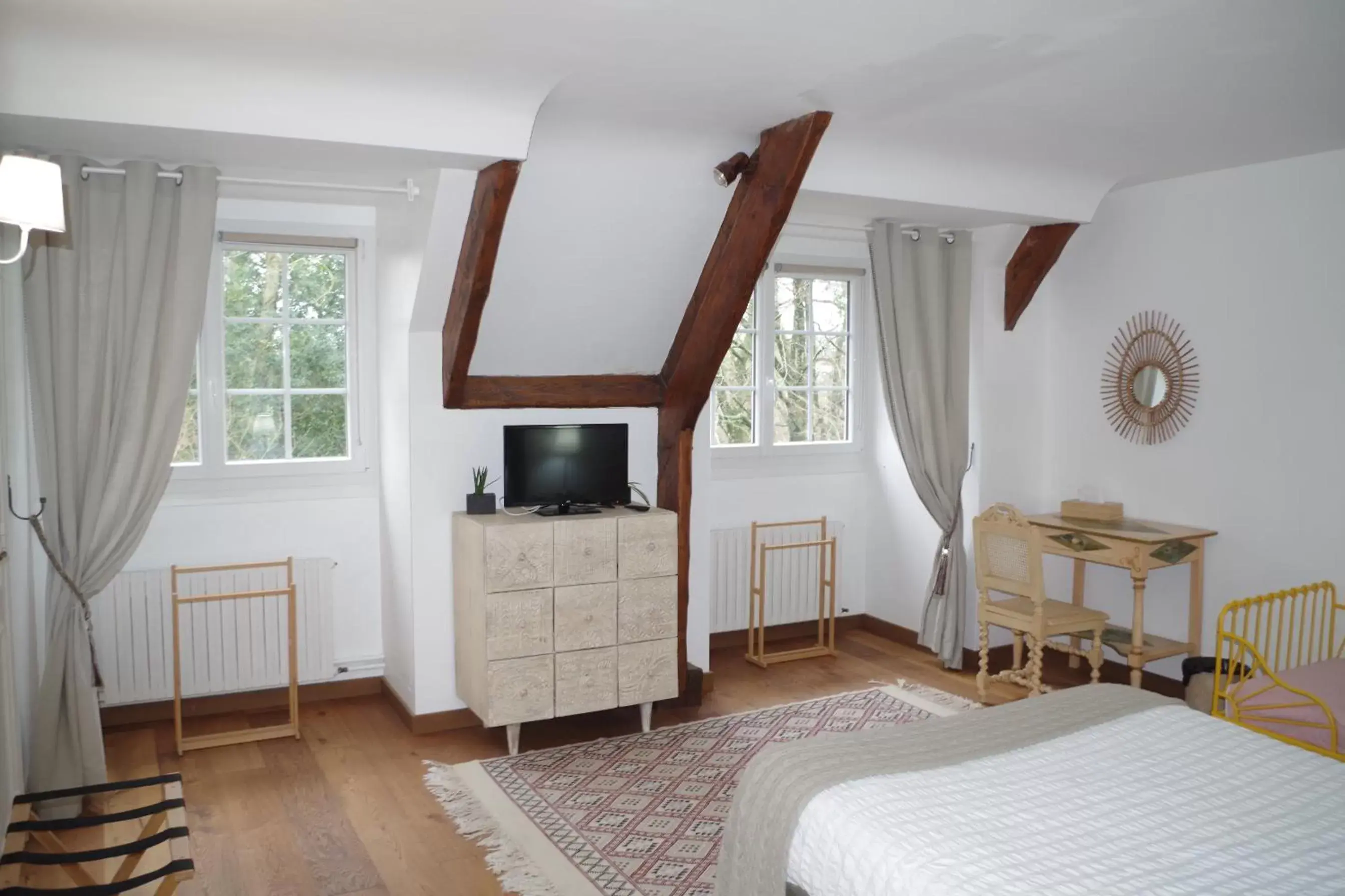 Area and facilities, TV/Entertainment Center in Bed and Breakfast Saultchevreuil, au Mont Saint Michel