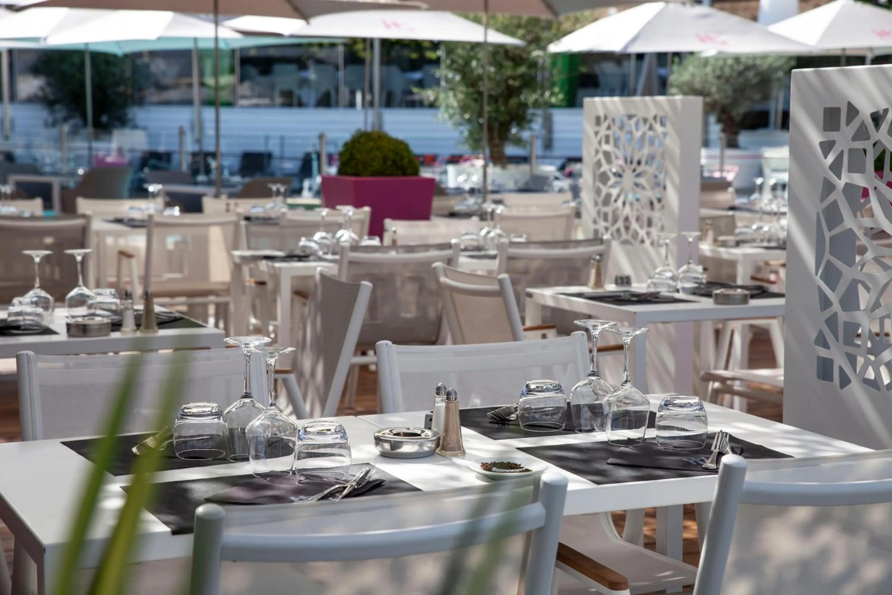 Restaurant/places to eat in Hotel Du Golf