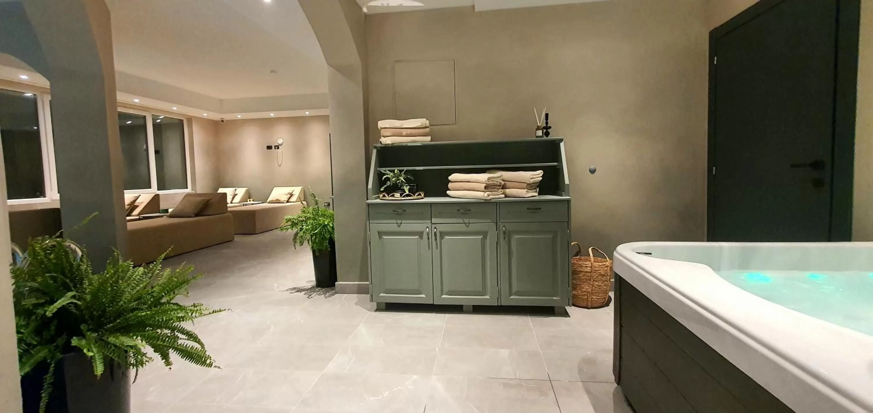 Swimming pool, Bed in Boutique Hotel Acacia