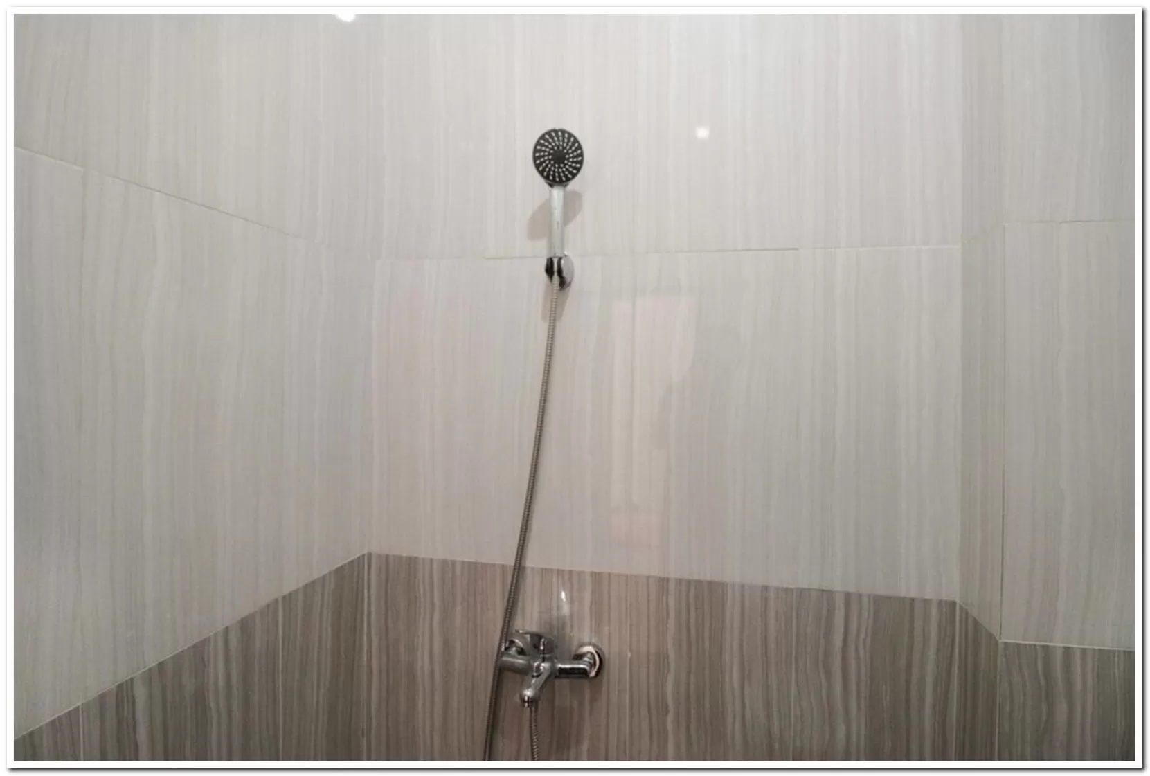 Bathroom in RedDoorz Syariah @ Jatinegara