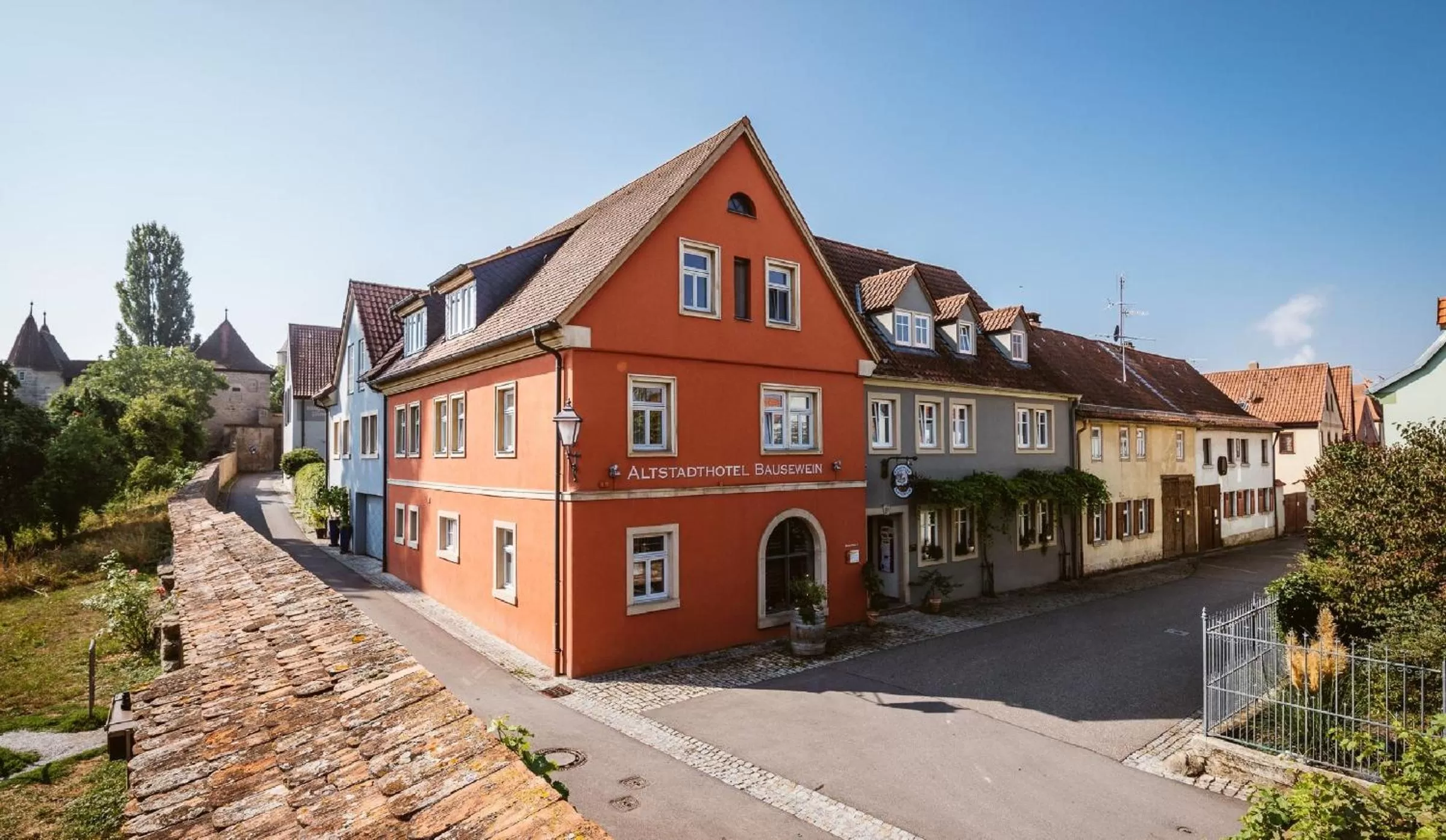 Property building in Biobausewein WEIN HOTEL LEBEN