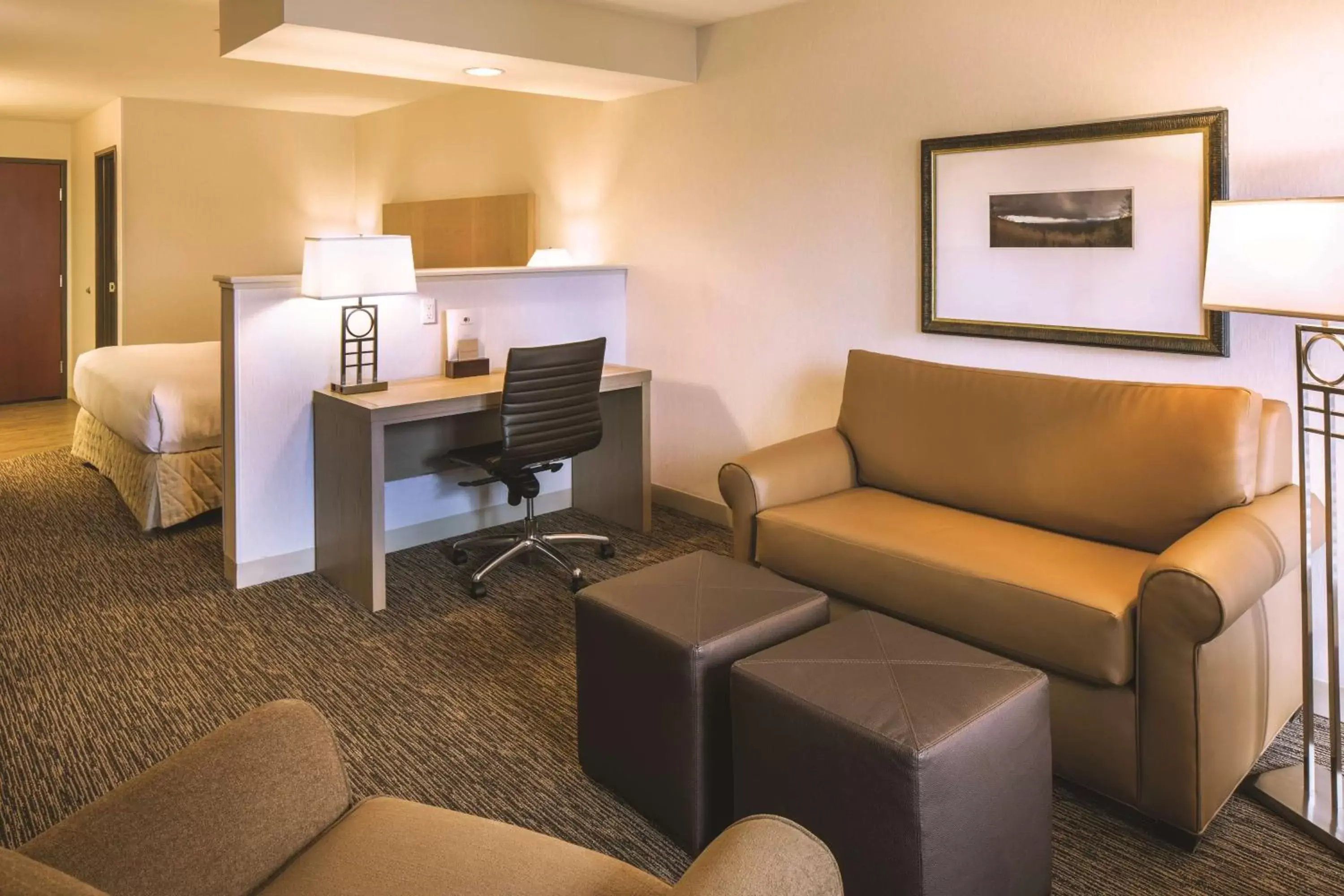 Bedroom, Seating Area in DoubleTree by Hilton Bend