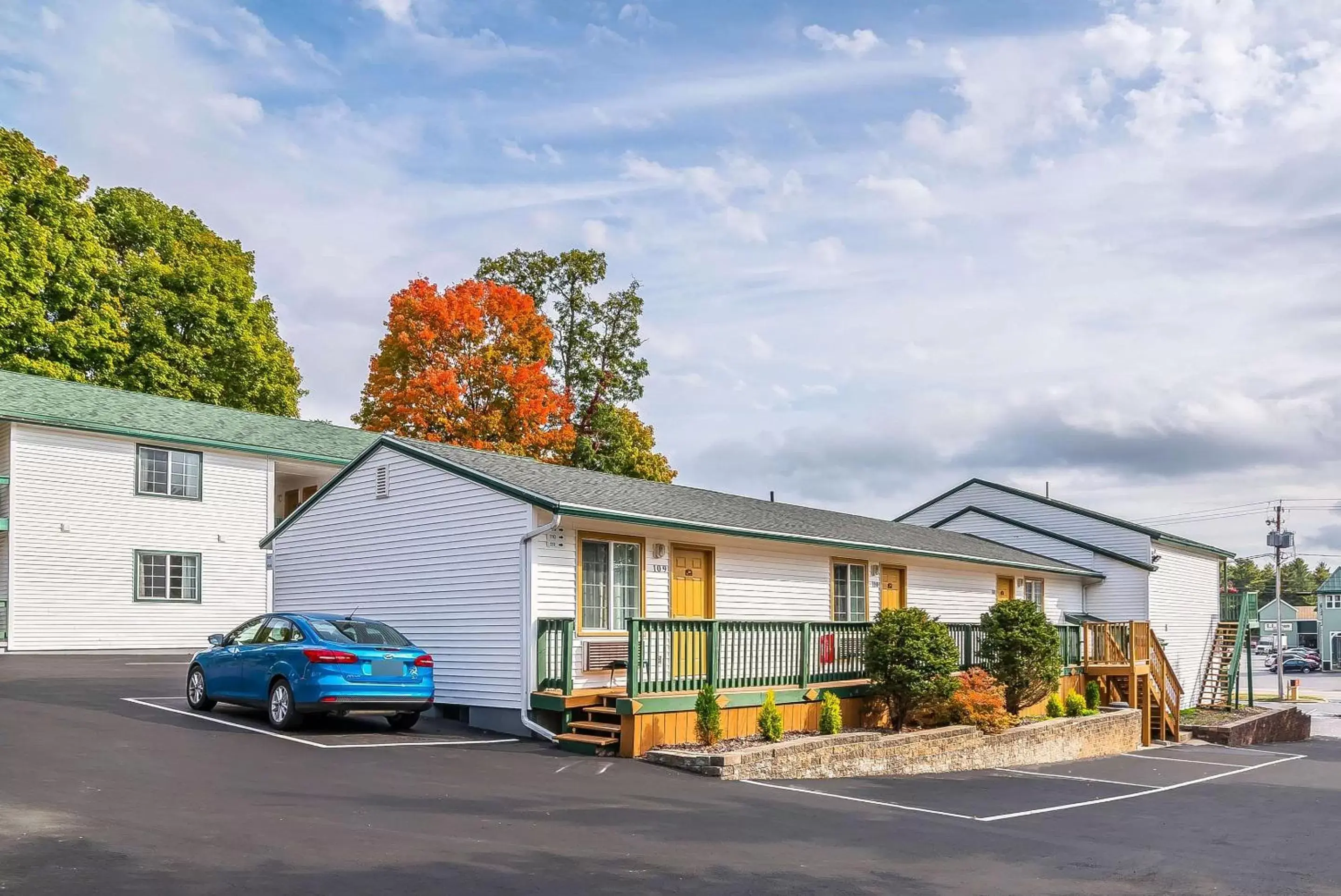 Property Building in Rodeway Inn Lake George Outlets