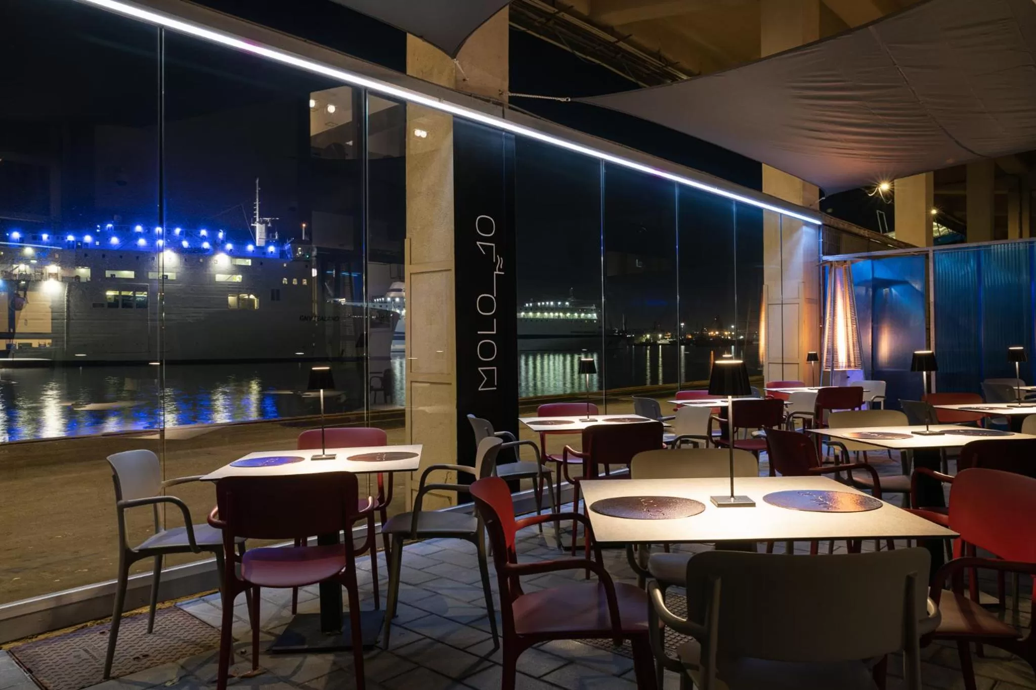 Restaurant/places to eat in Smart Hotel Napoli