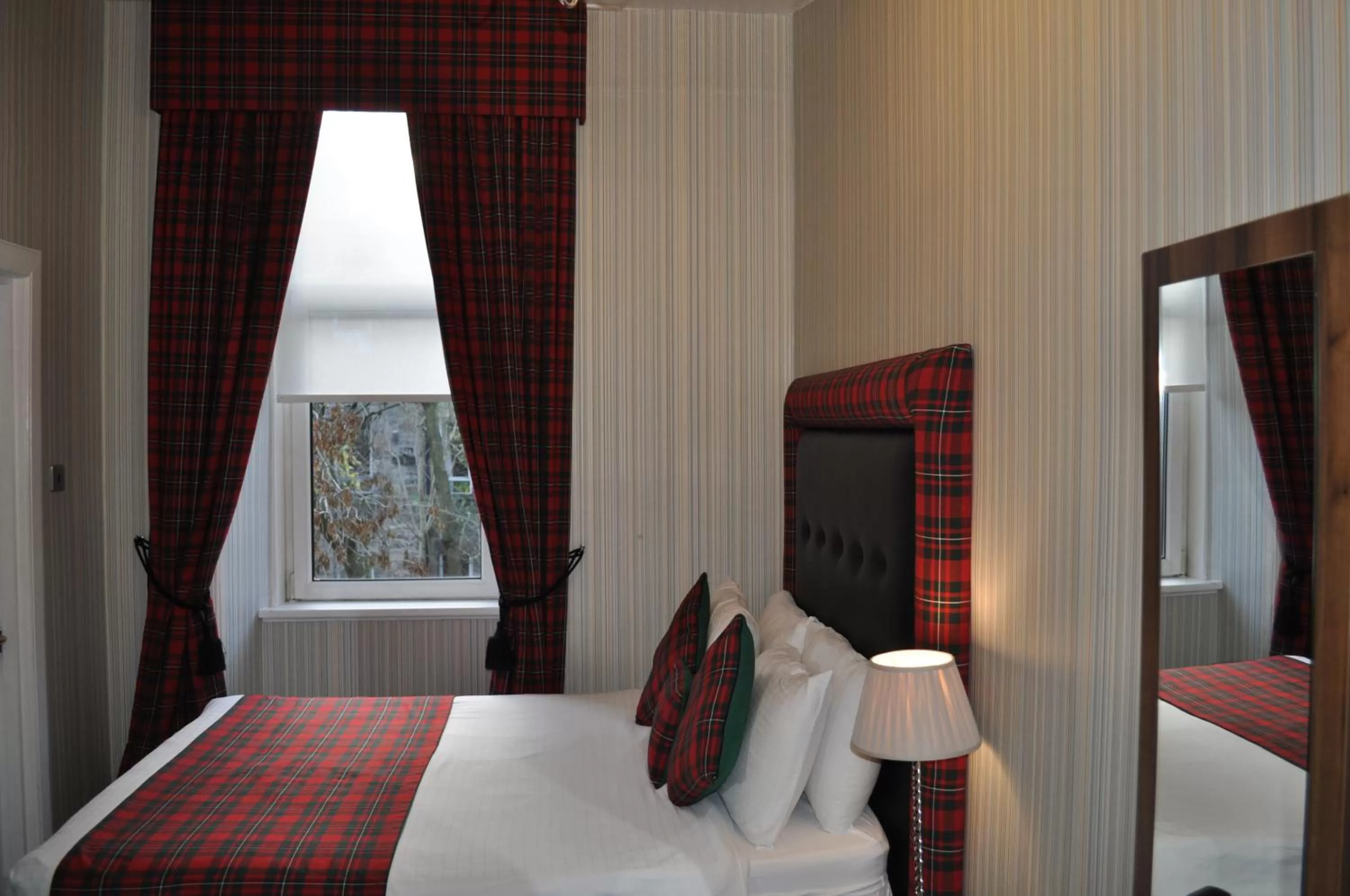 Bedroom, Bed in Argyll Hotel